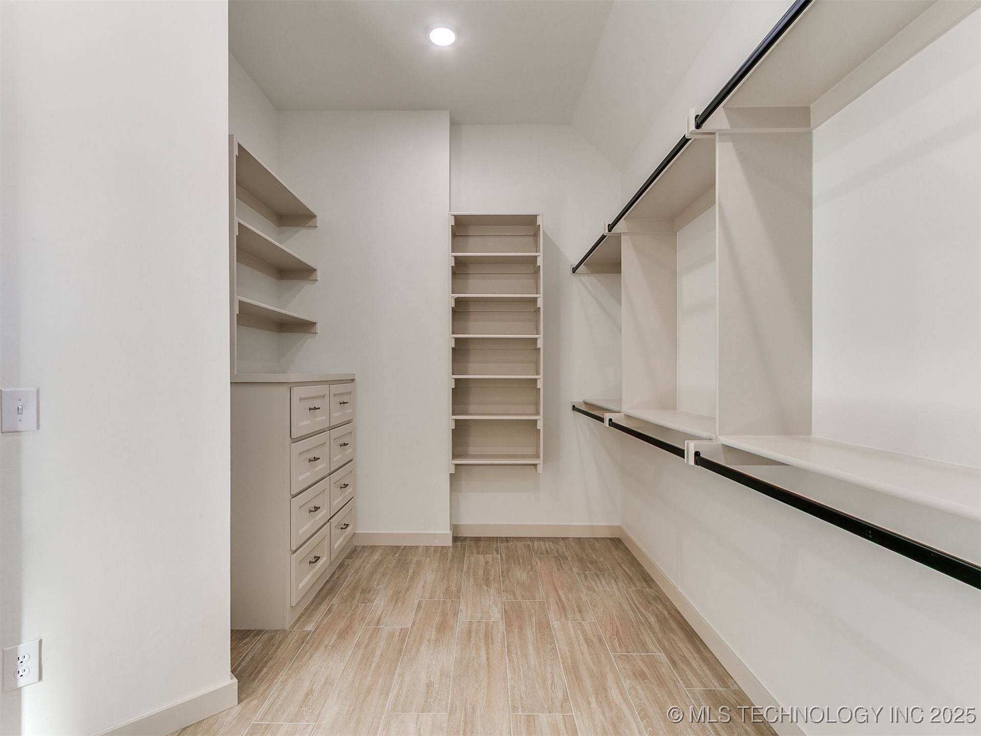 15919 Vernon Circle Property Photo 30