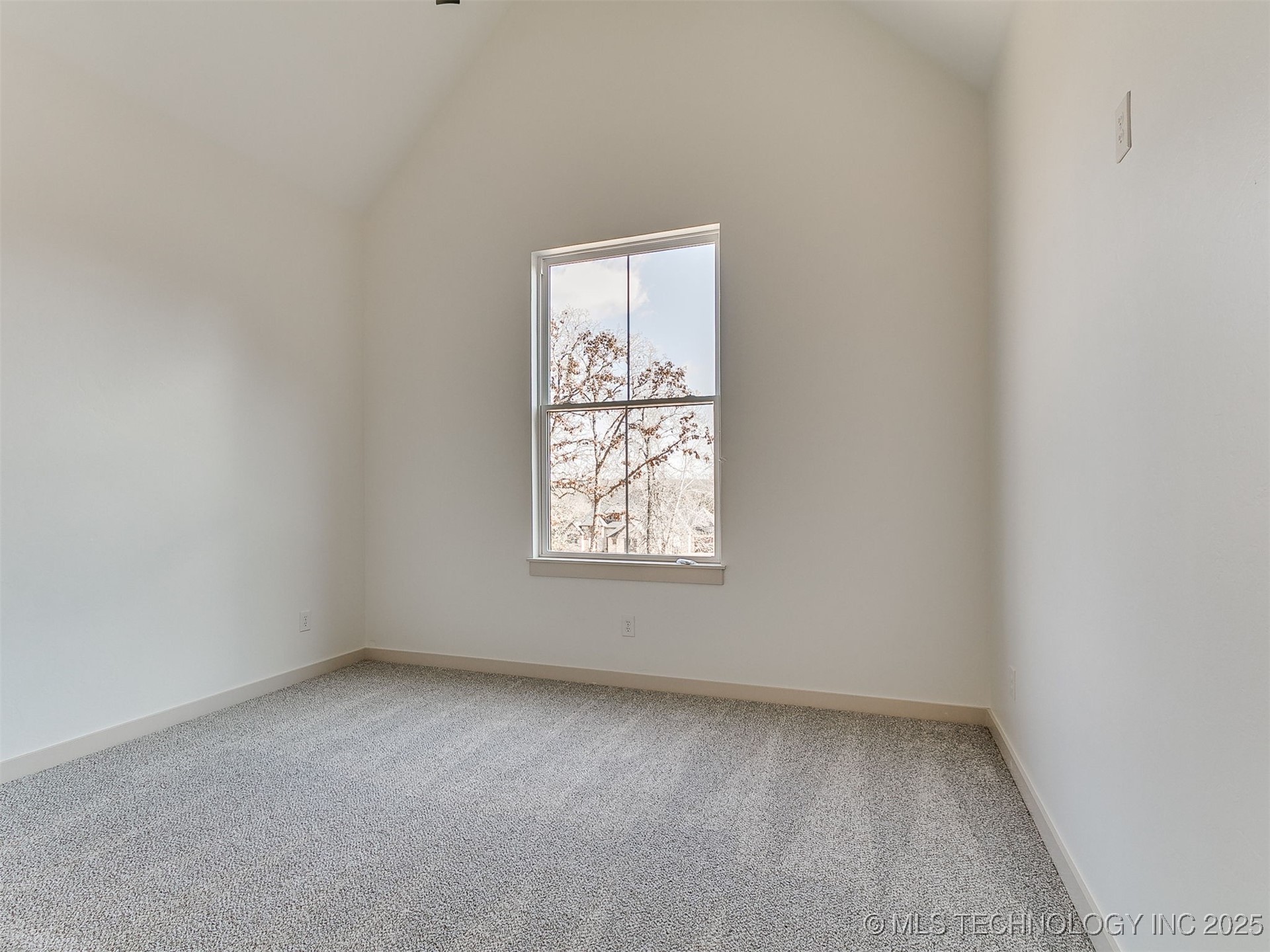 15919 Vernon Circle Property Photo 32