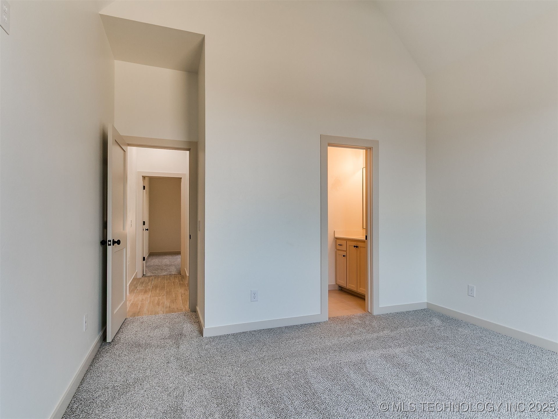 15919 Vernon Circle Property Photo 33