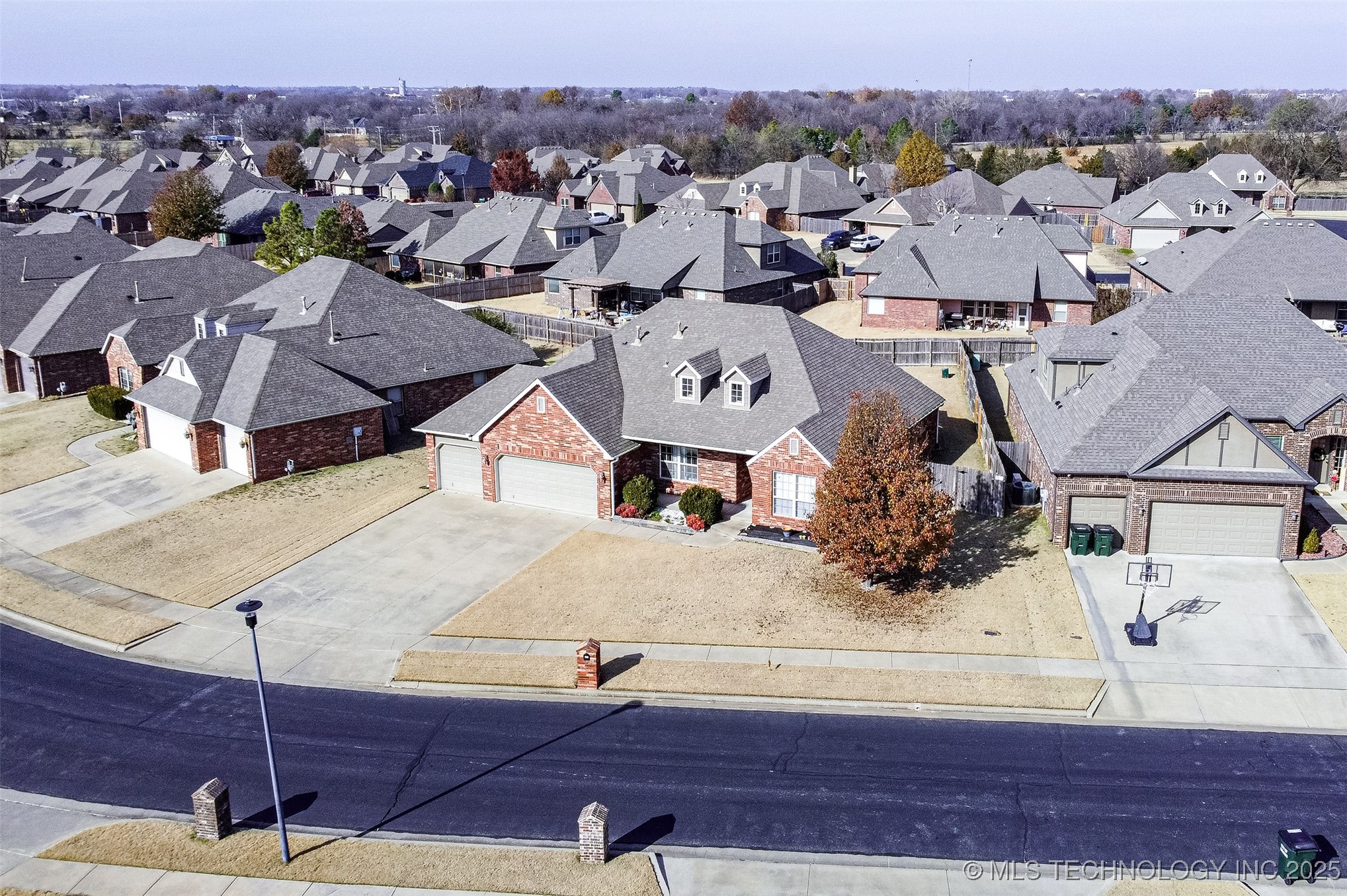 12113 E 69th Street N Property Photo 4