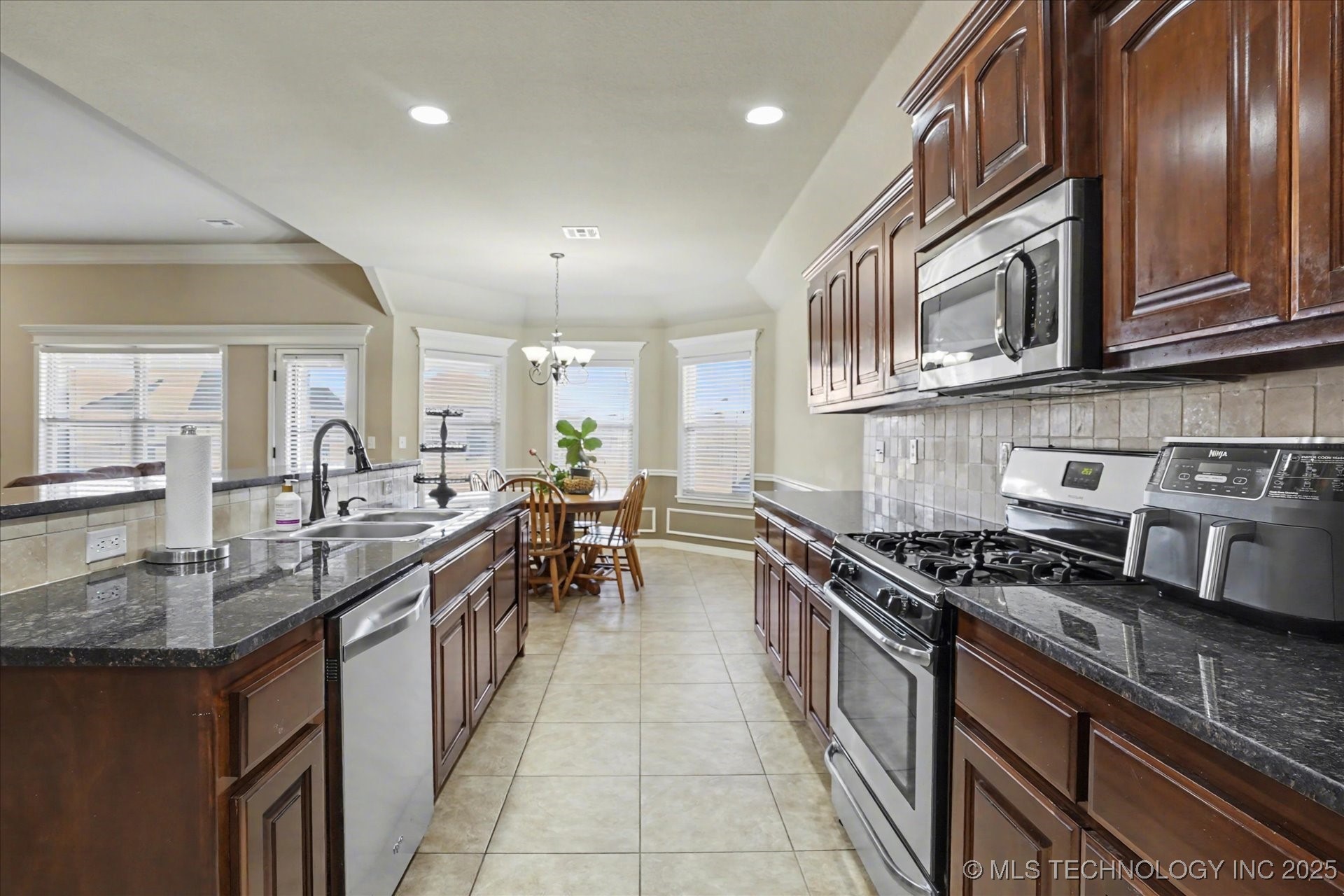 12113 E 69th Street N Property Photo 18