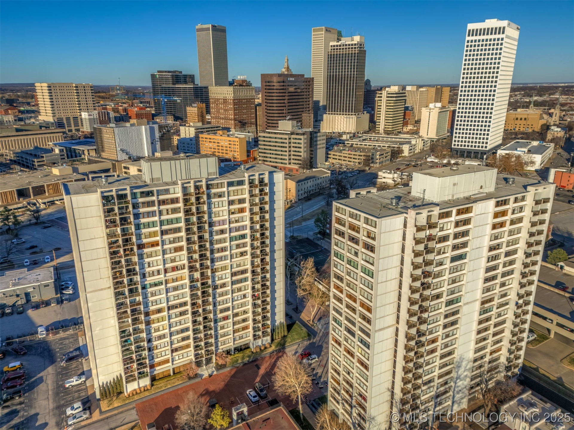 450 W 7th Street 910 Property Photo 2