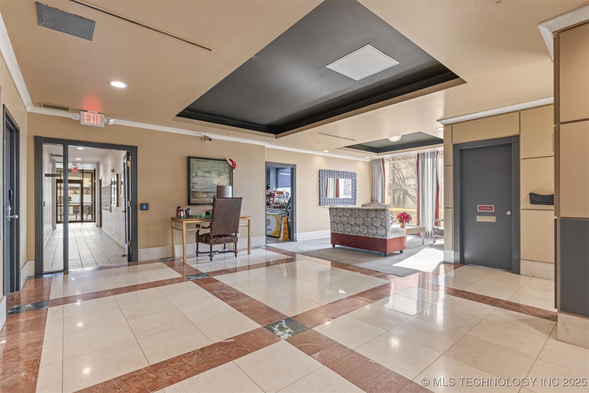 450 W 7th Street 910 Property Photo 3