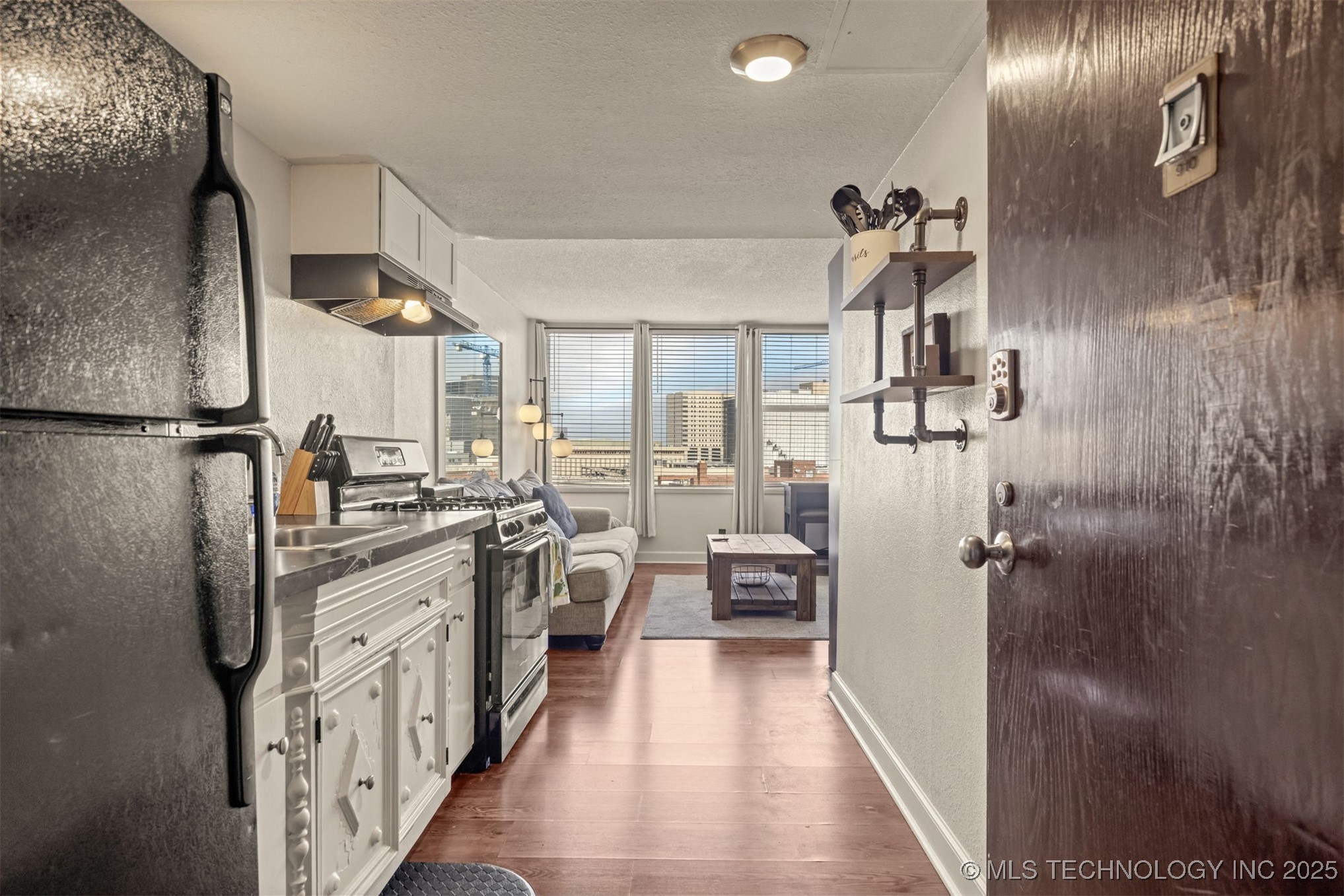 450 W 7th Street 910 Property Photo 5