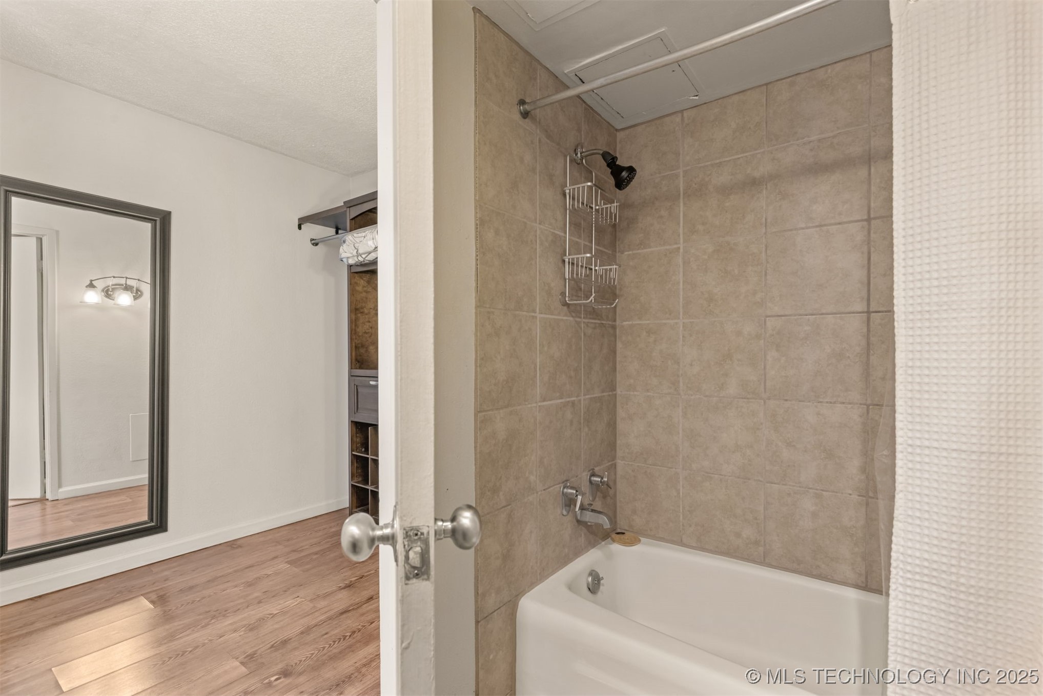 450 W 7th Street 910 Property Photo 26