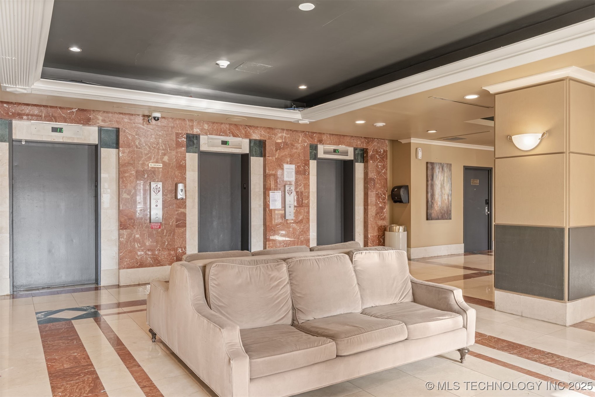 450 W 7th Street 910 Property Photo 31