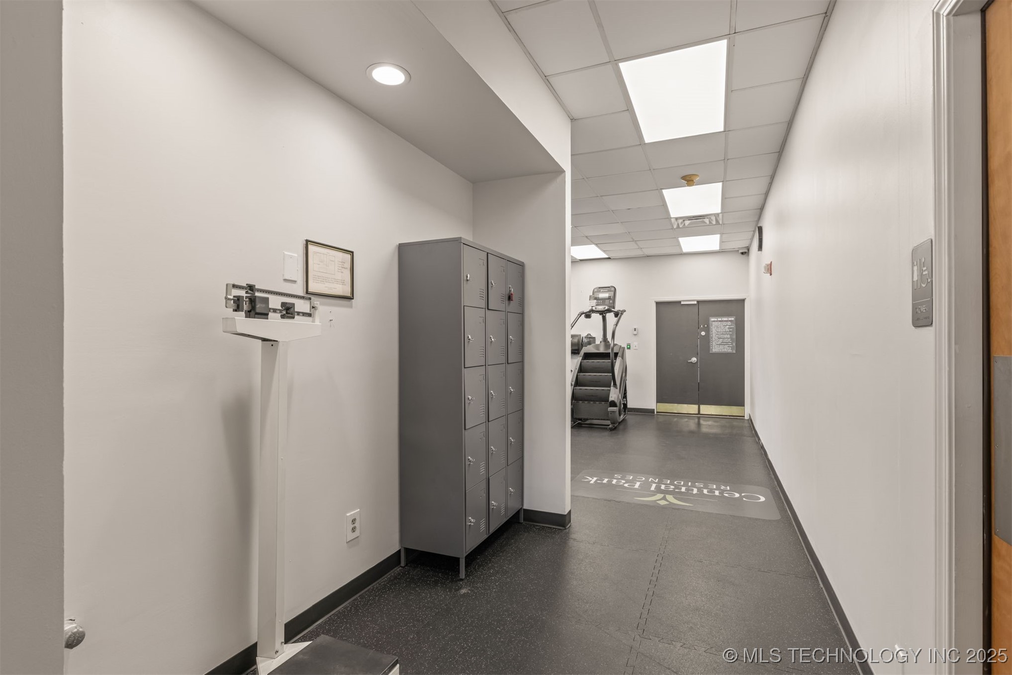 450 W 7th Street 910 Property Photo 37