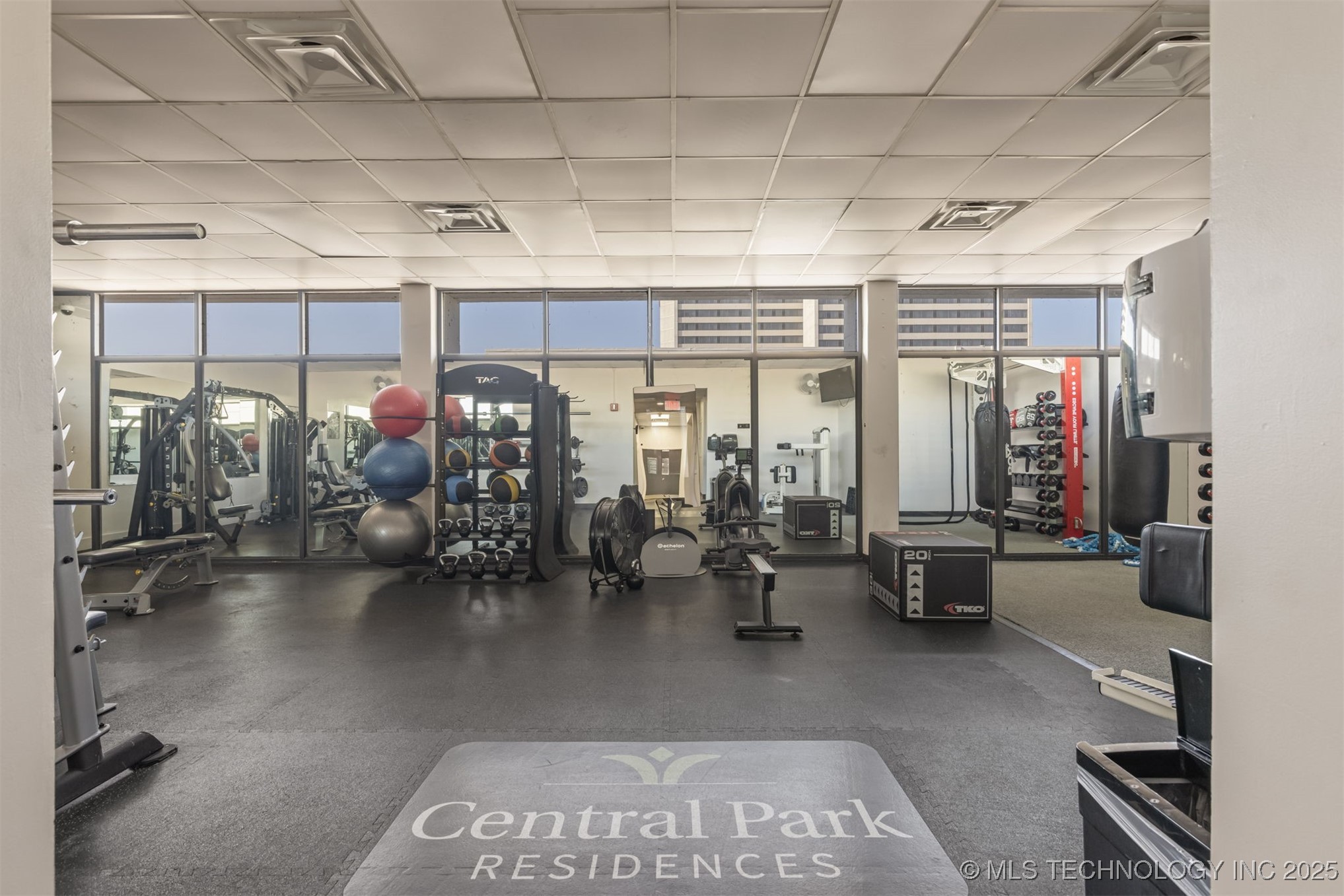 450 W 7th Street 910 Property Photo 38