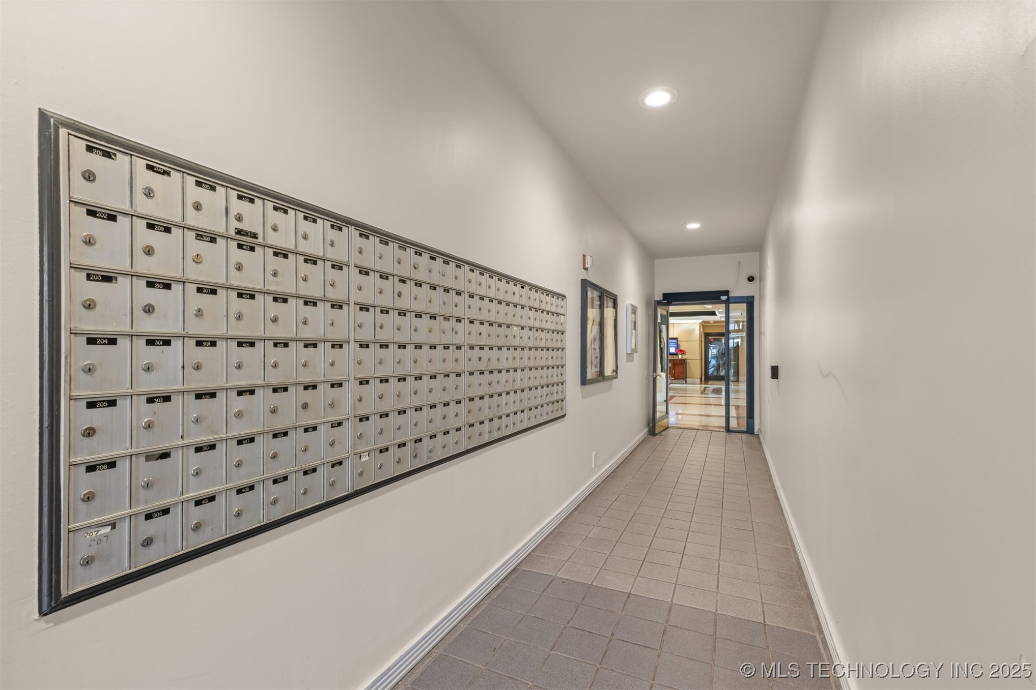 450 W 7th Street 910 Property Photo 40