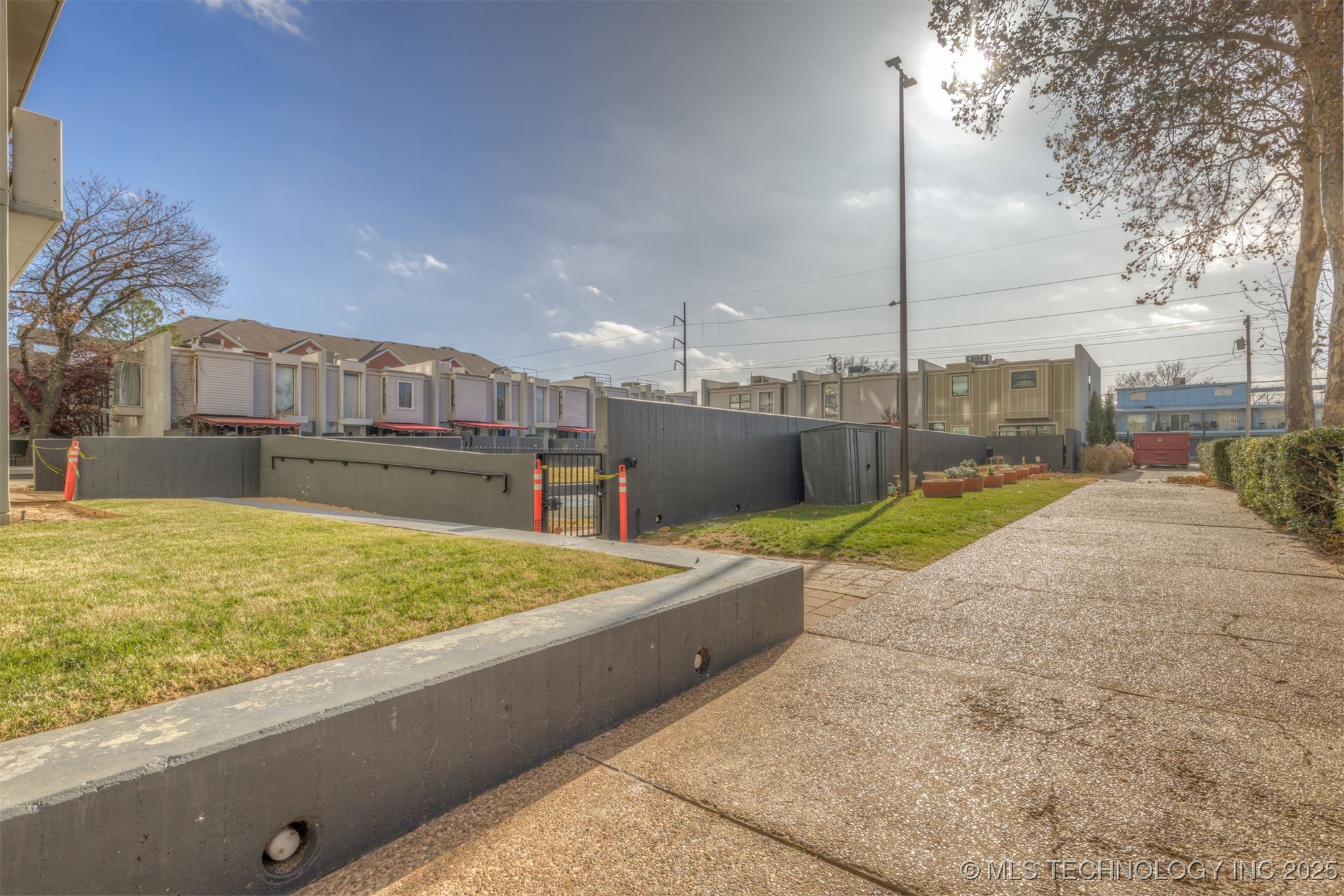 450 W 7th Street 910 Property Photo 41