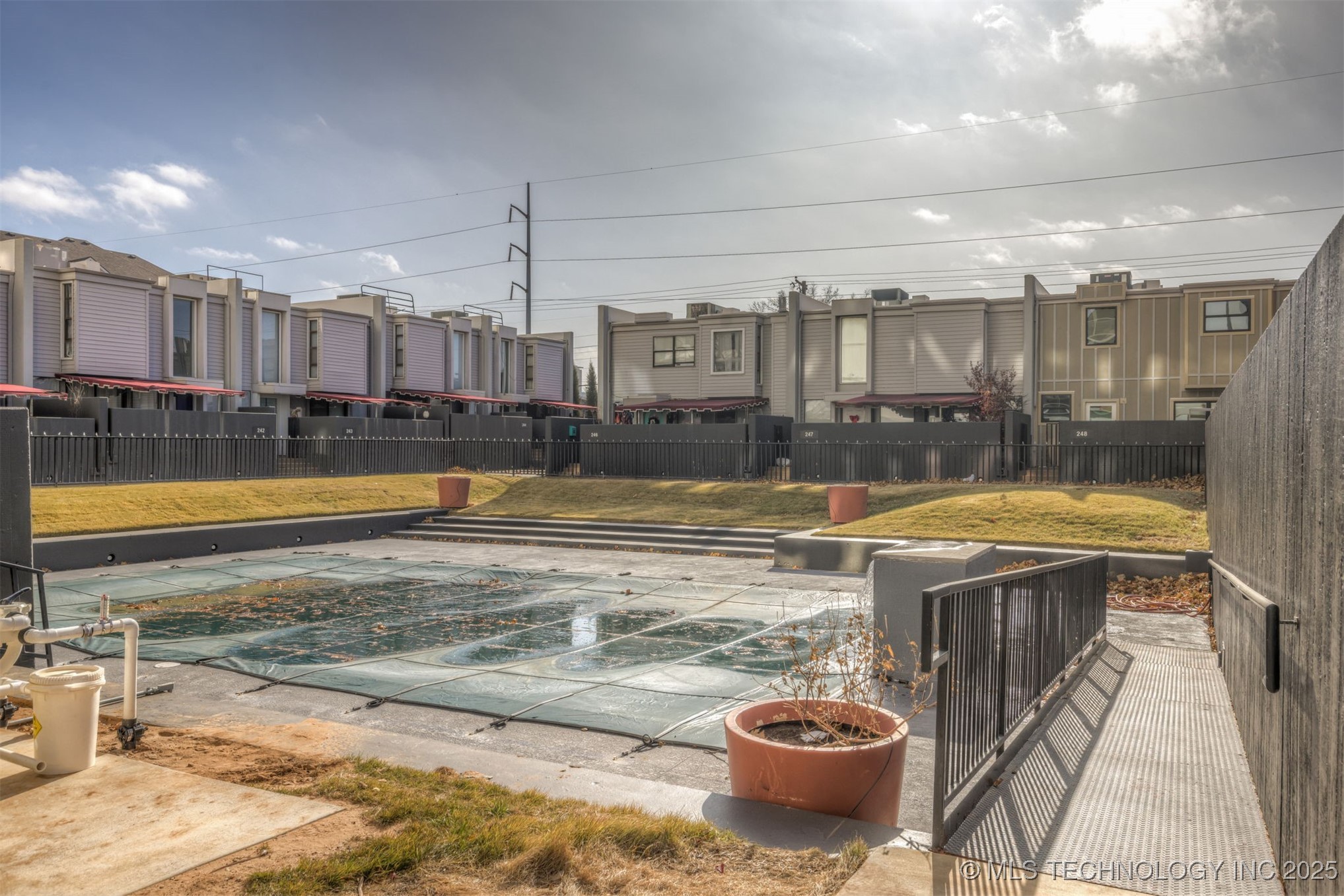 450 W 7th Street 910 Property Photo 42