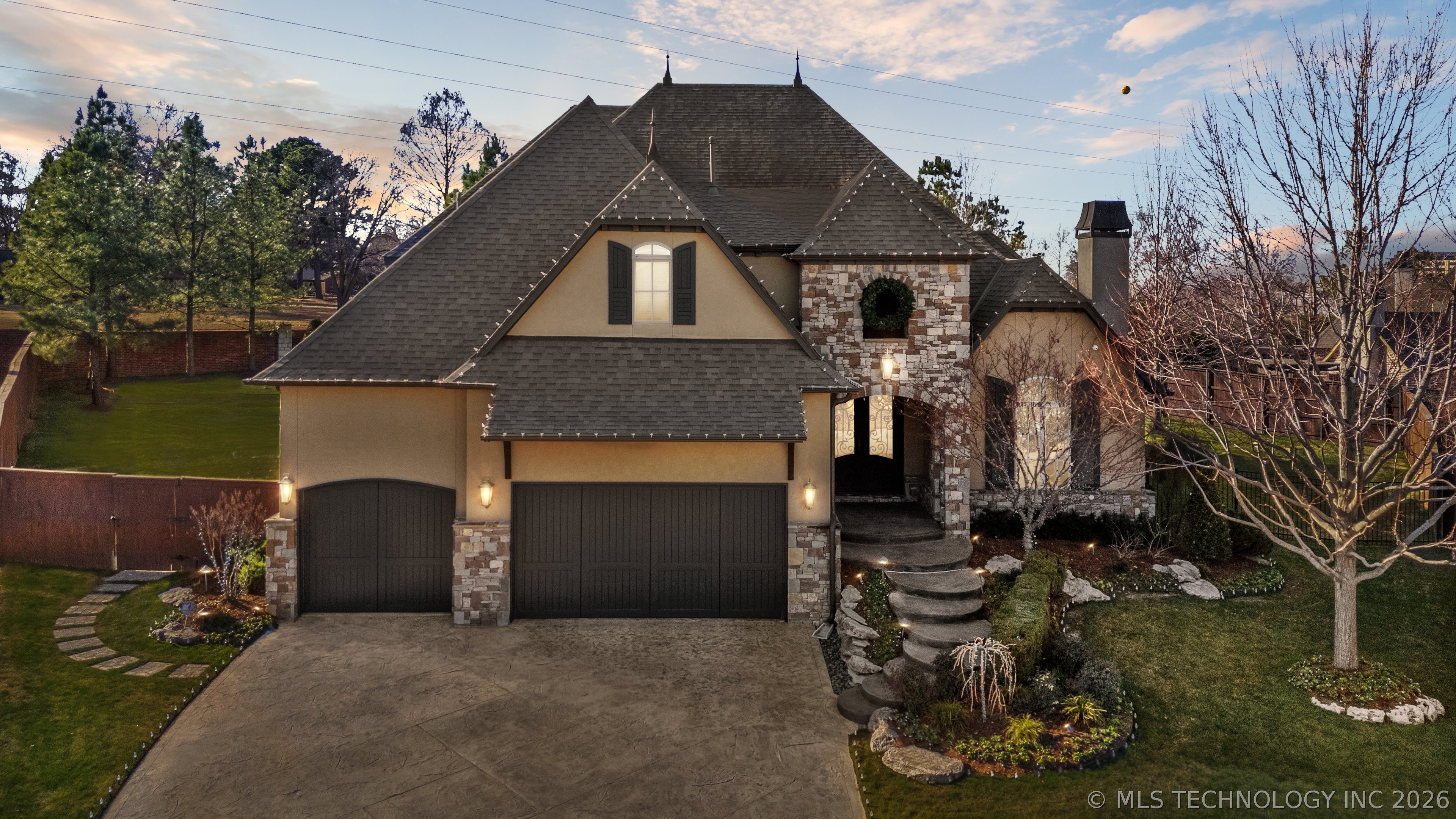 8010 S Guthrie Court Property Photo 1