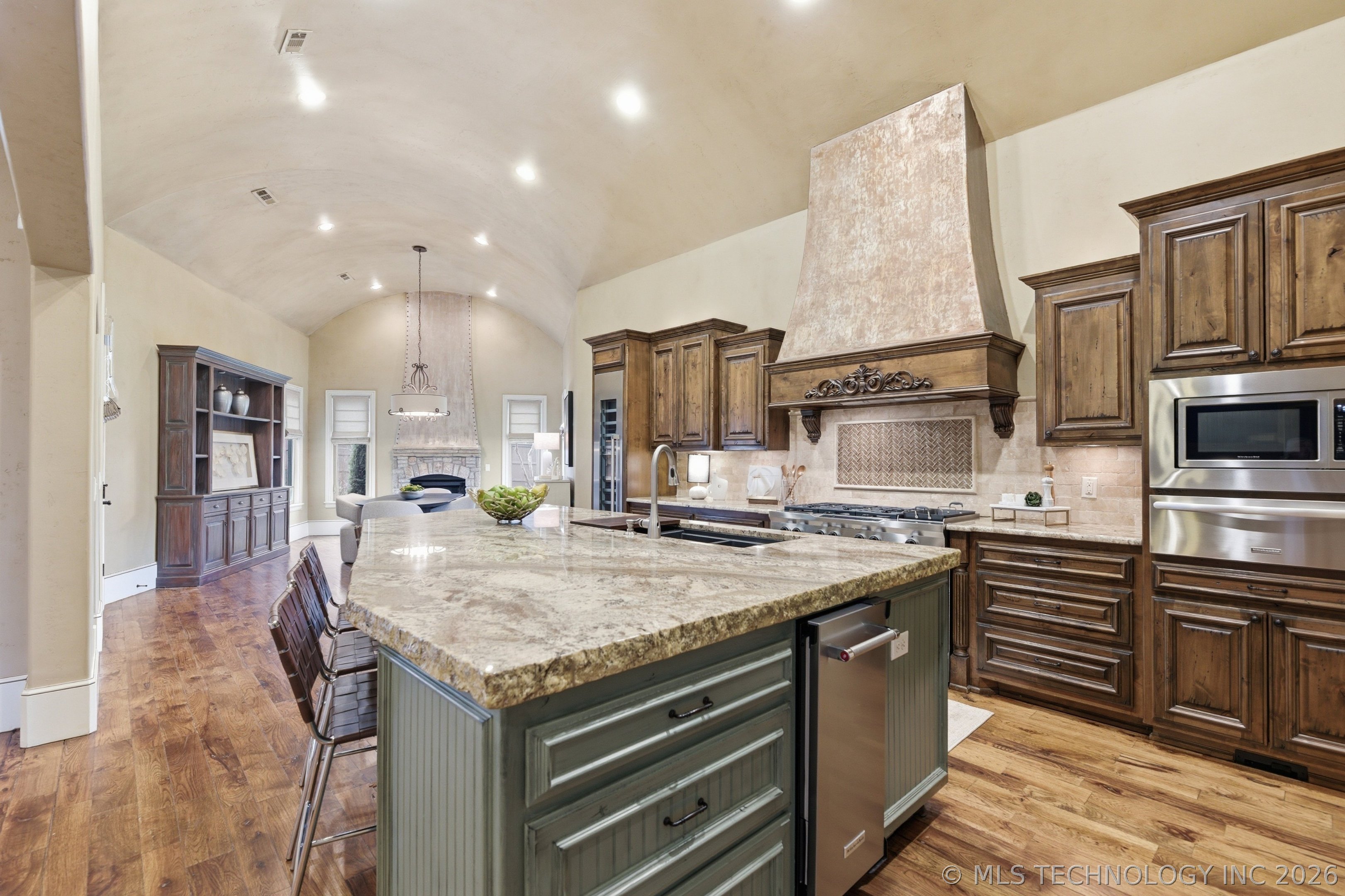 8010 S Guthrie Court Property Photo 8