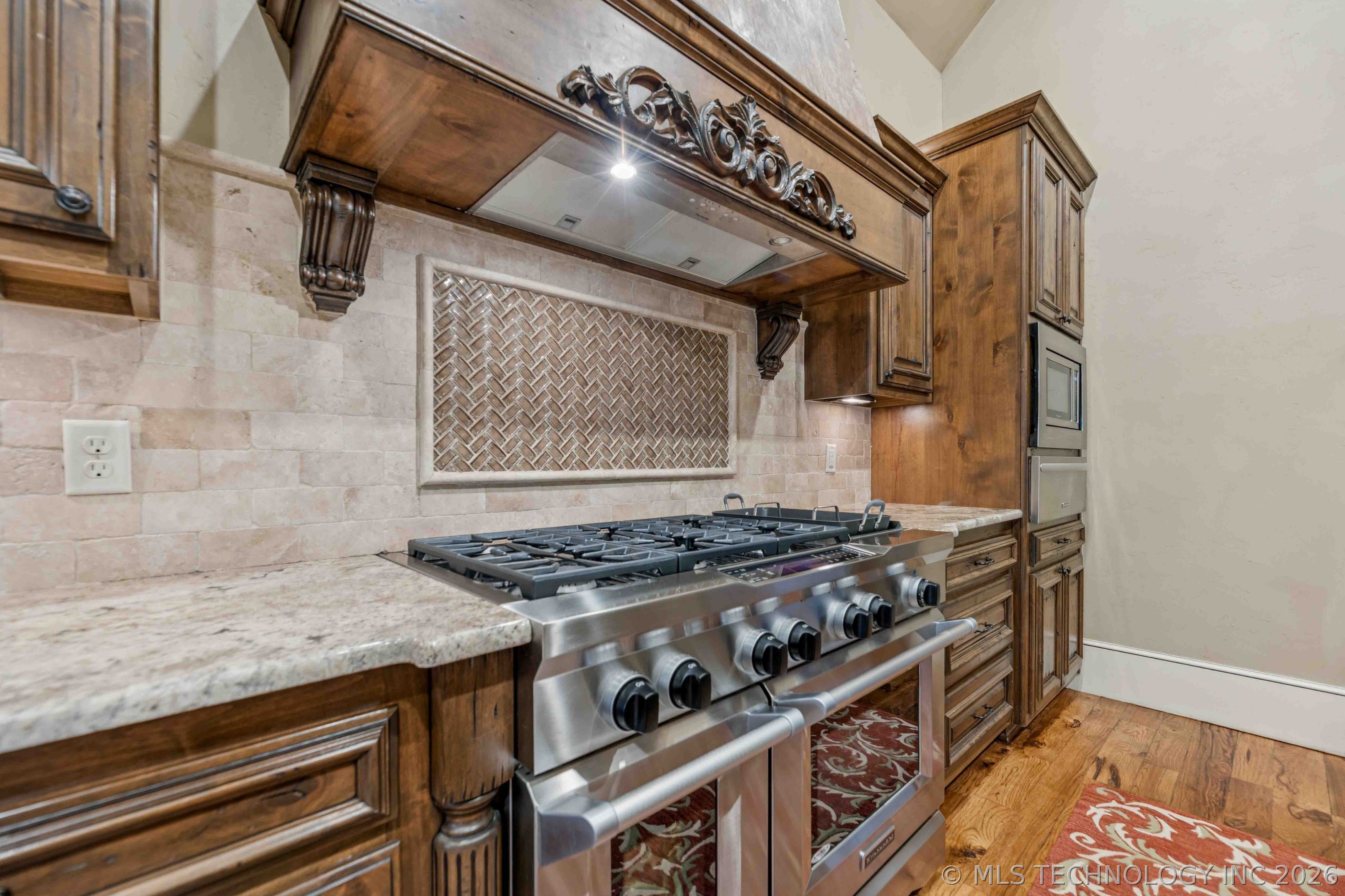 8010 S Guthrie Court Property Photo 12