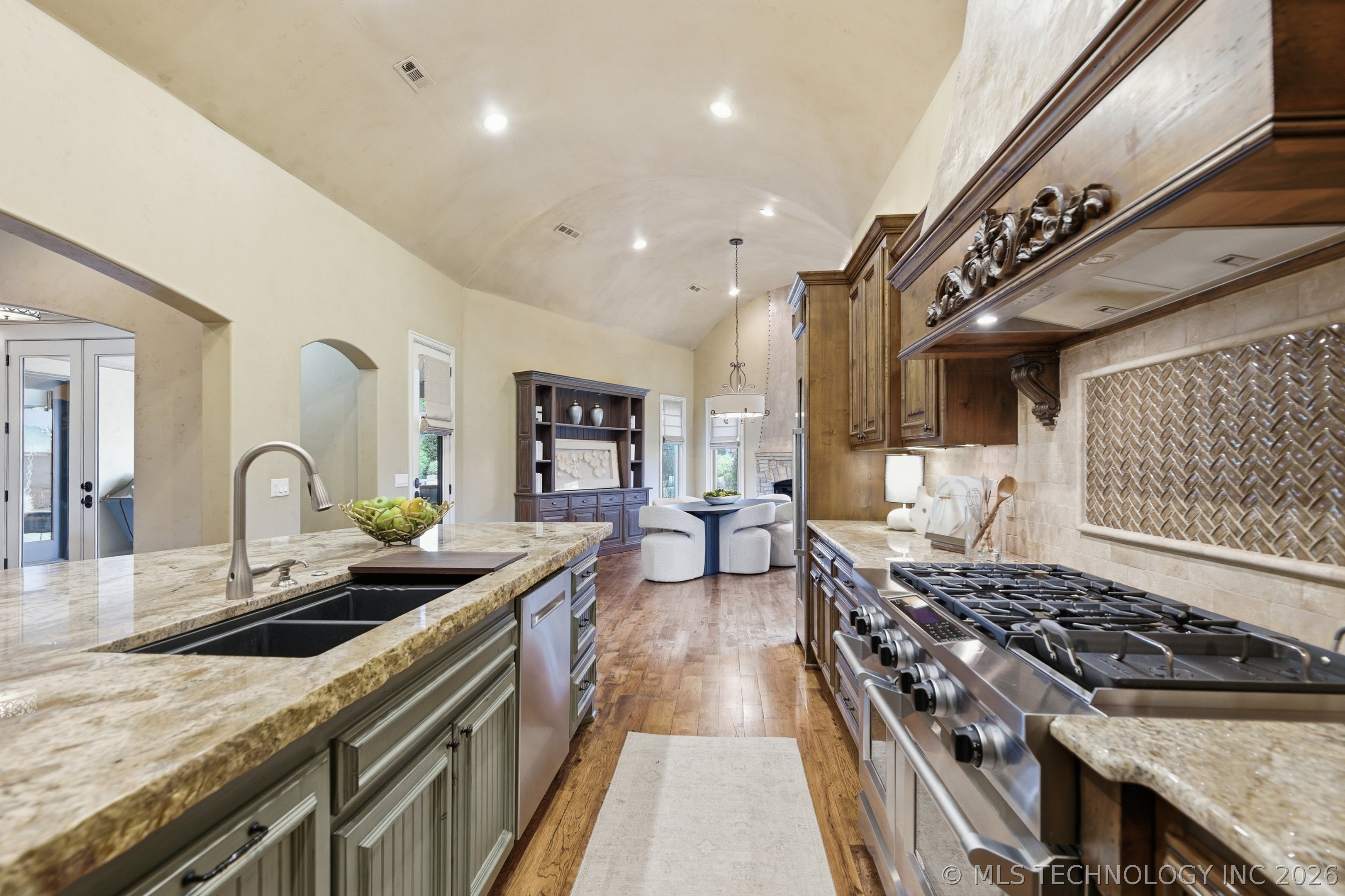 8010 S Guthrie Court Property Photo 14