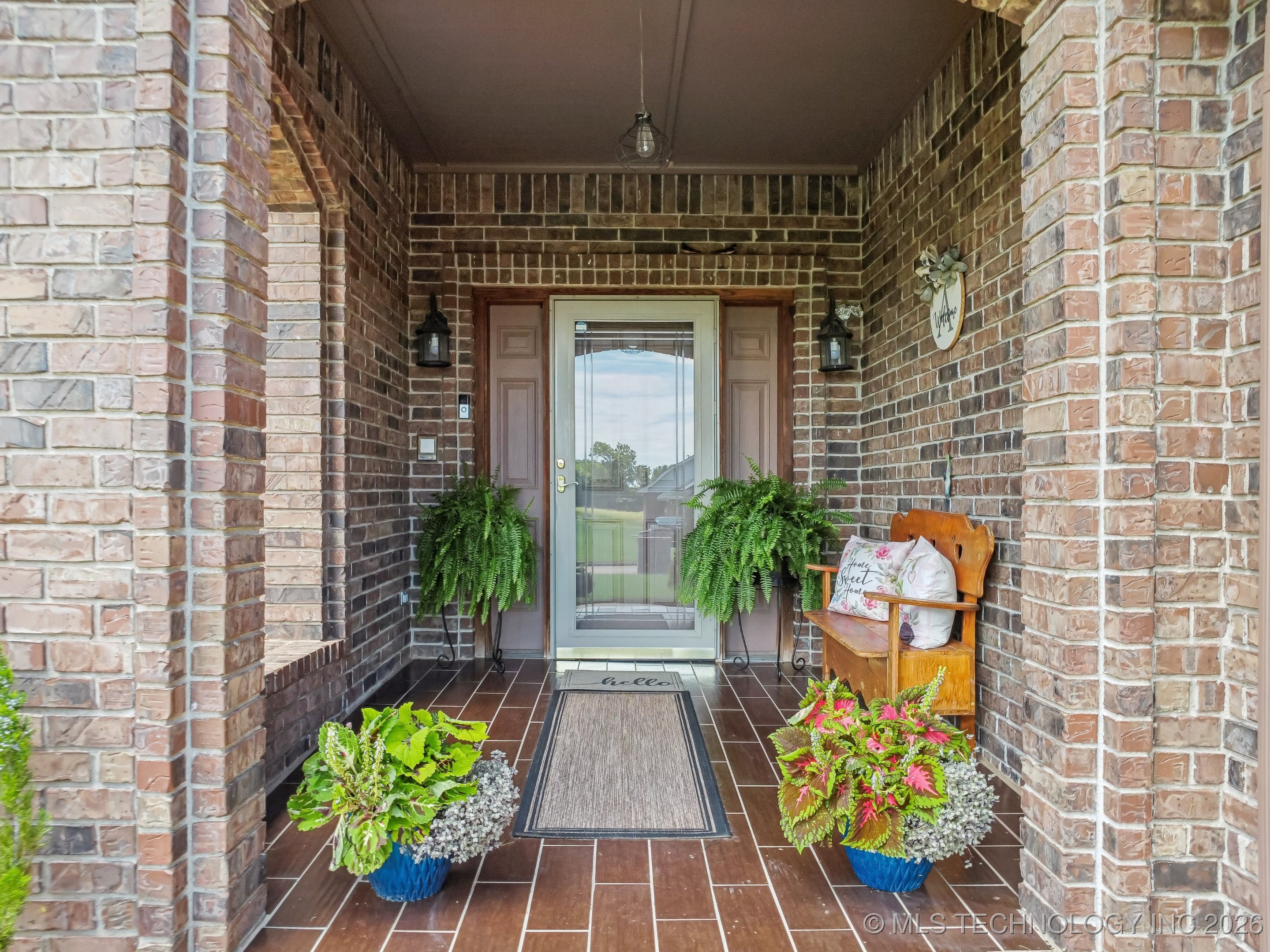 2207 Fieldstone Court Property Photo 4