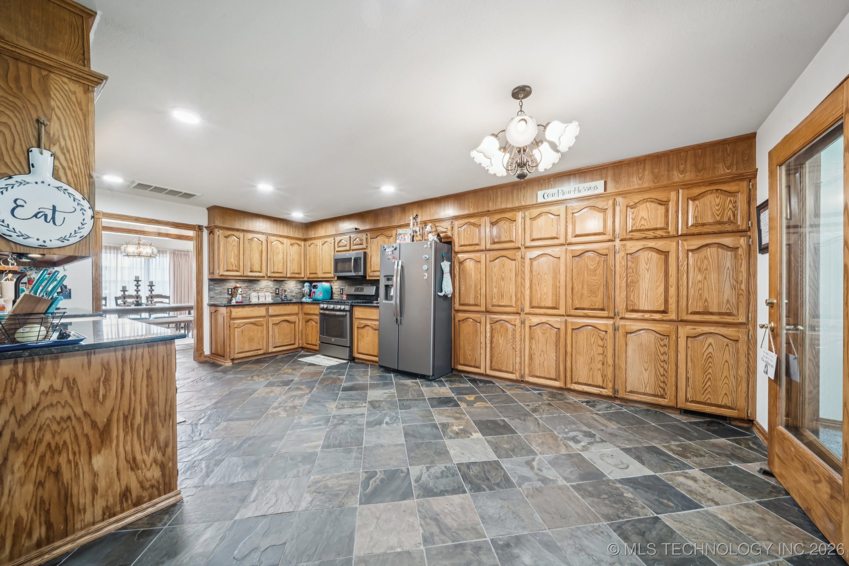 2207 Fieldstone Court Property Photo 9