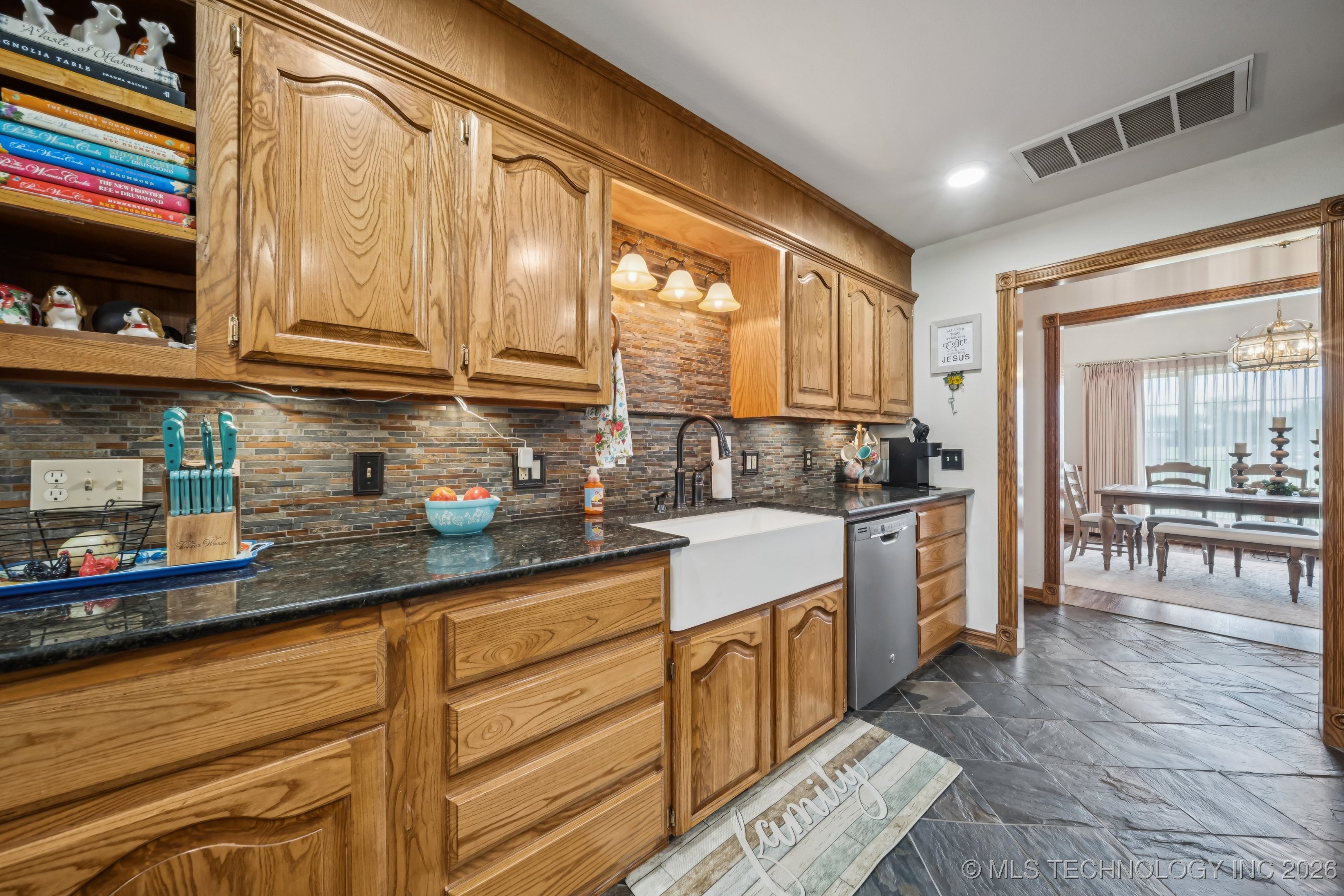 2207 Fieldstone Court Property Photo 11