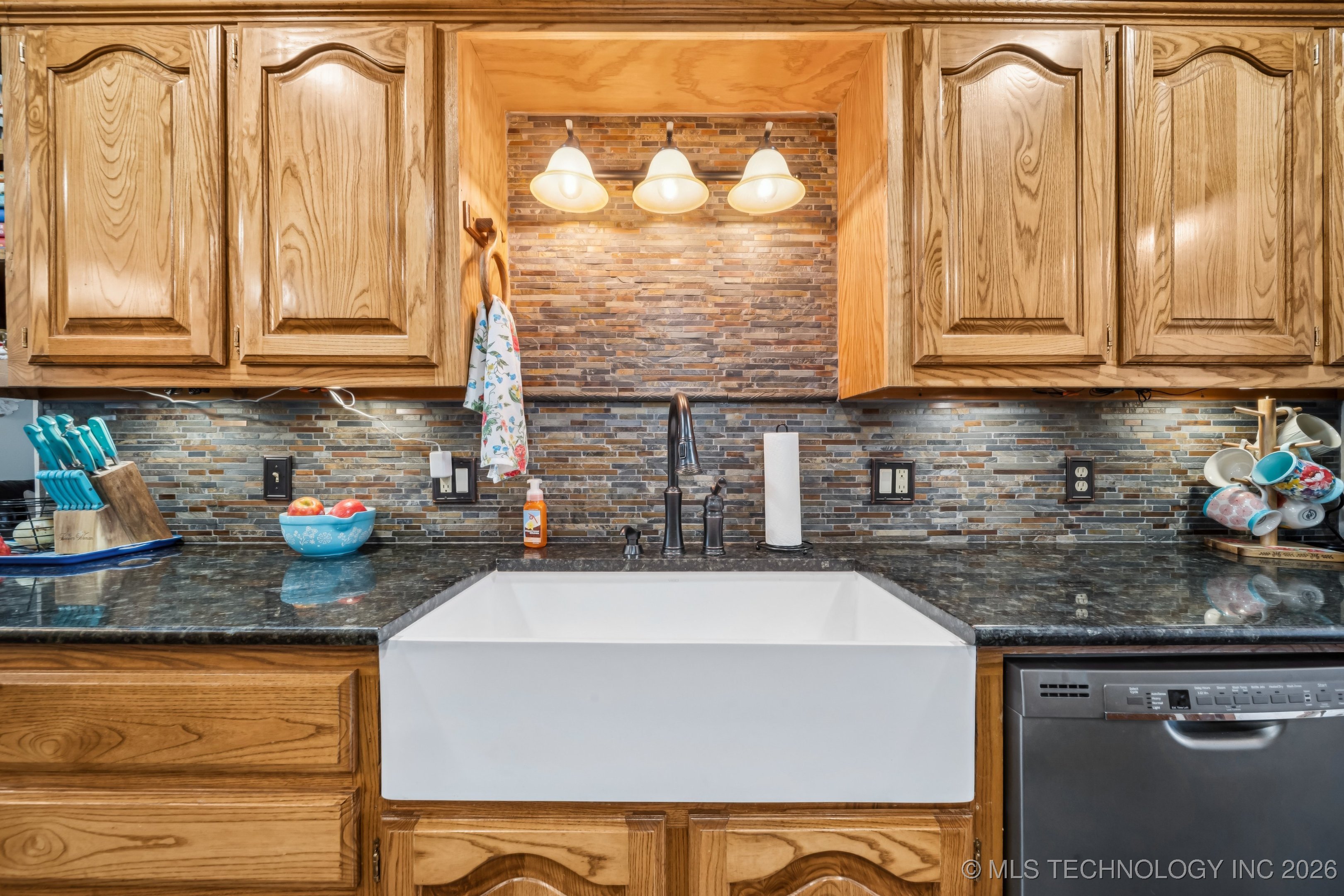 2207 Fieldstone Court Property Photo 12