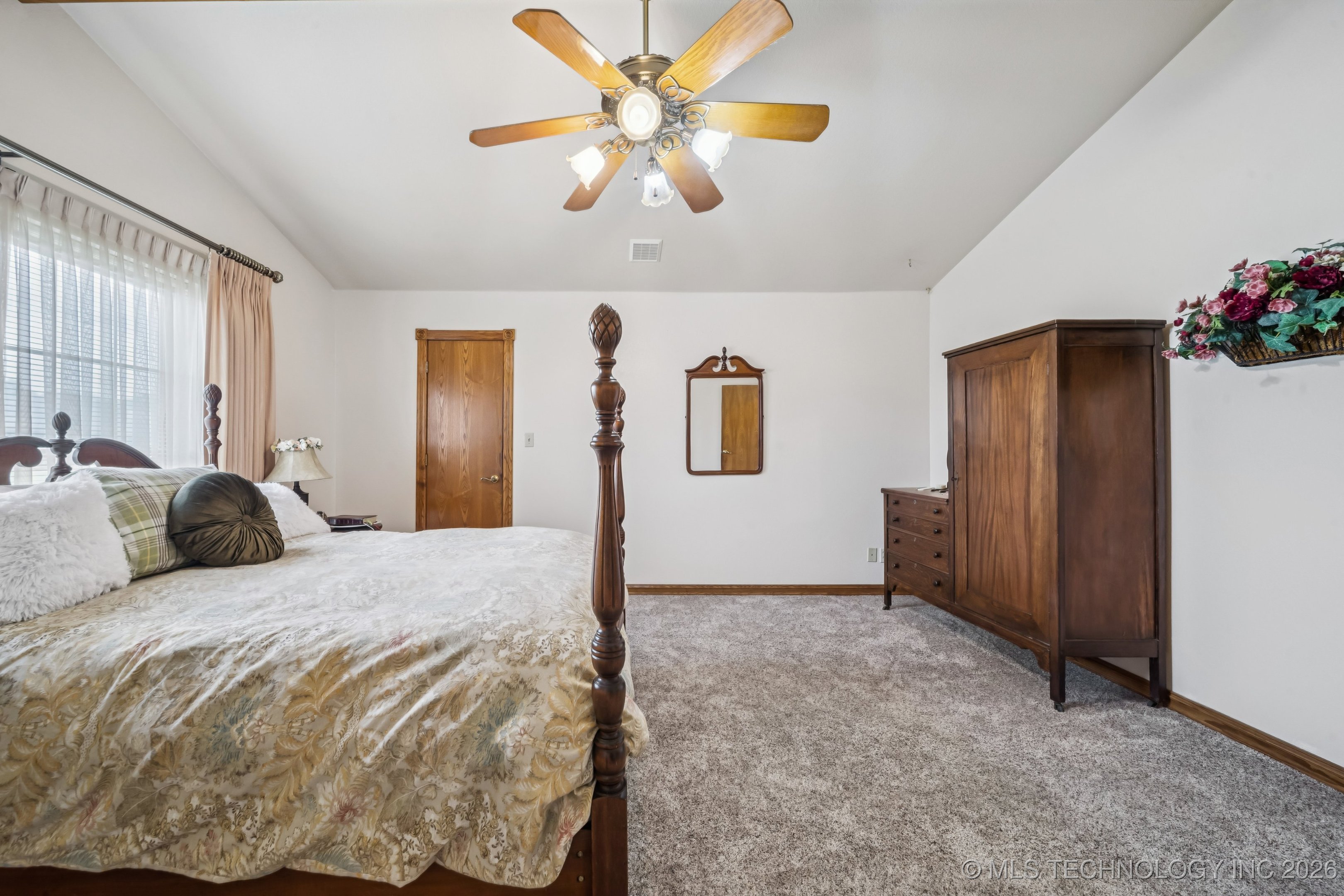 2207 Fieldstone Court Property Photo 23