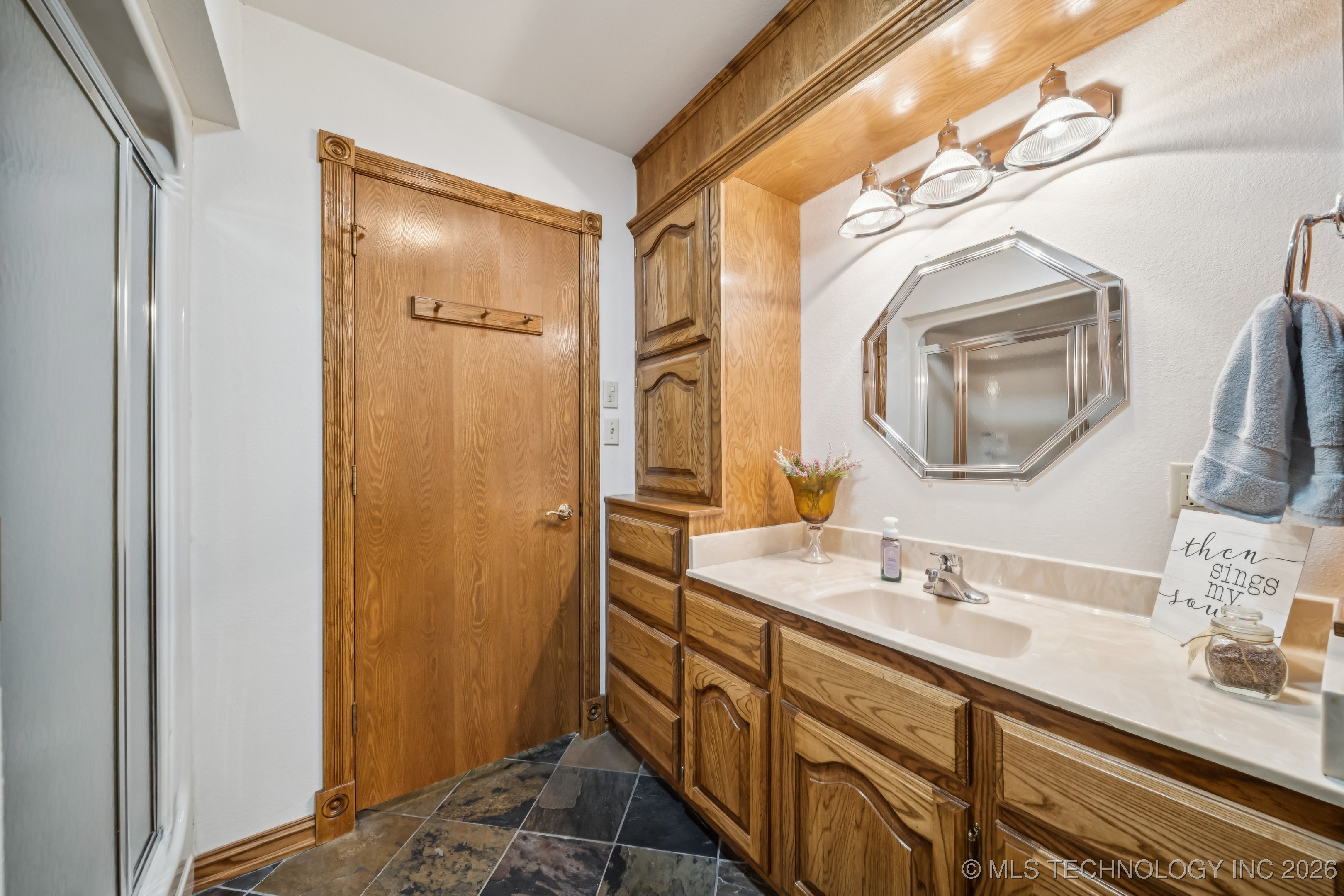 2207 Fieldstone Court Property Photo 29