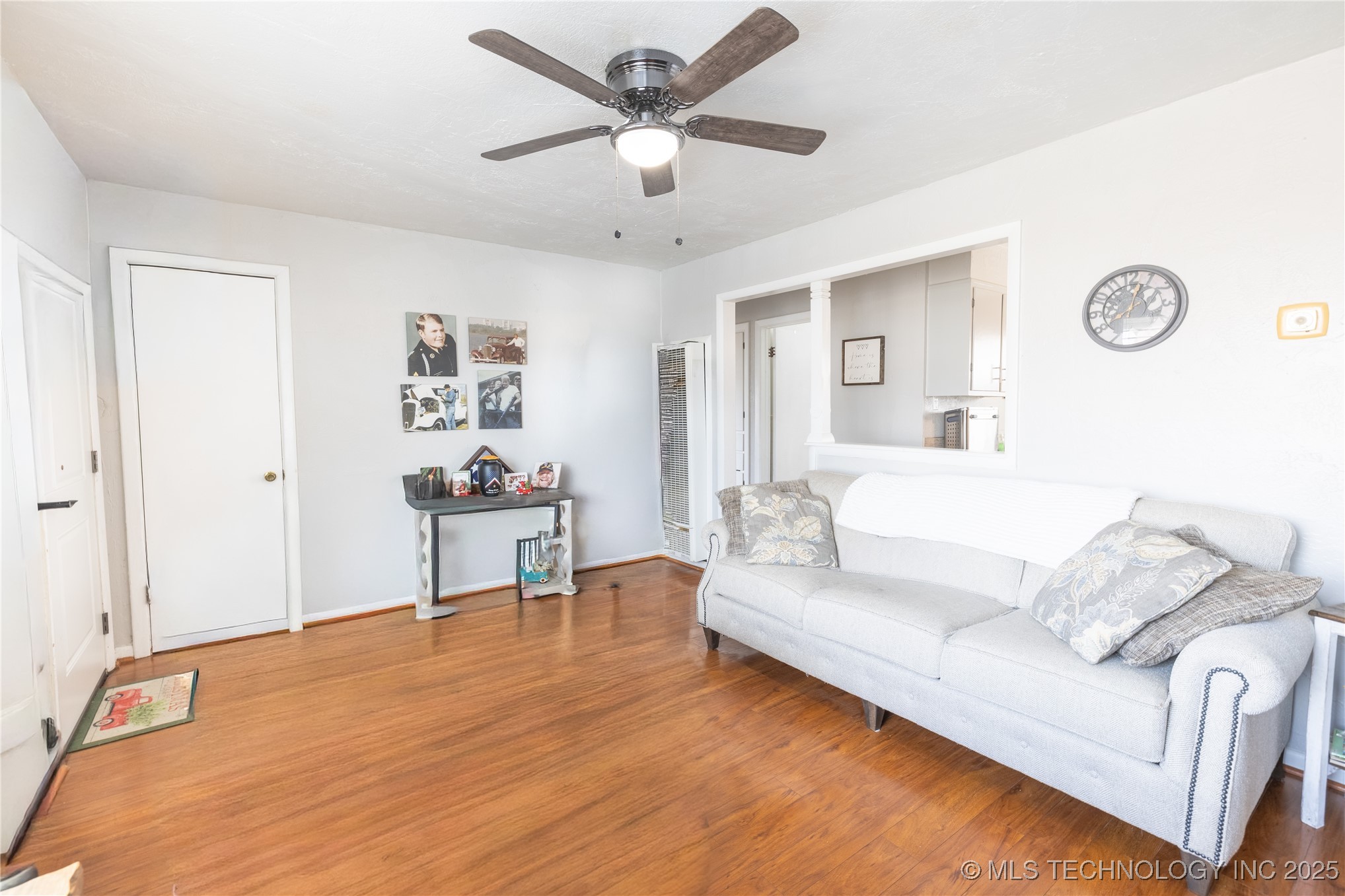 817 Charles Property Photo 4