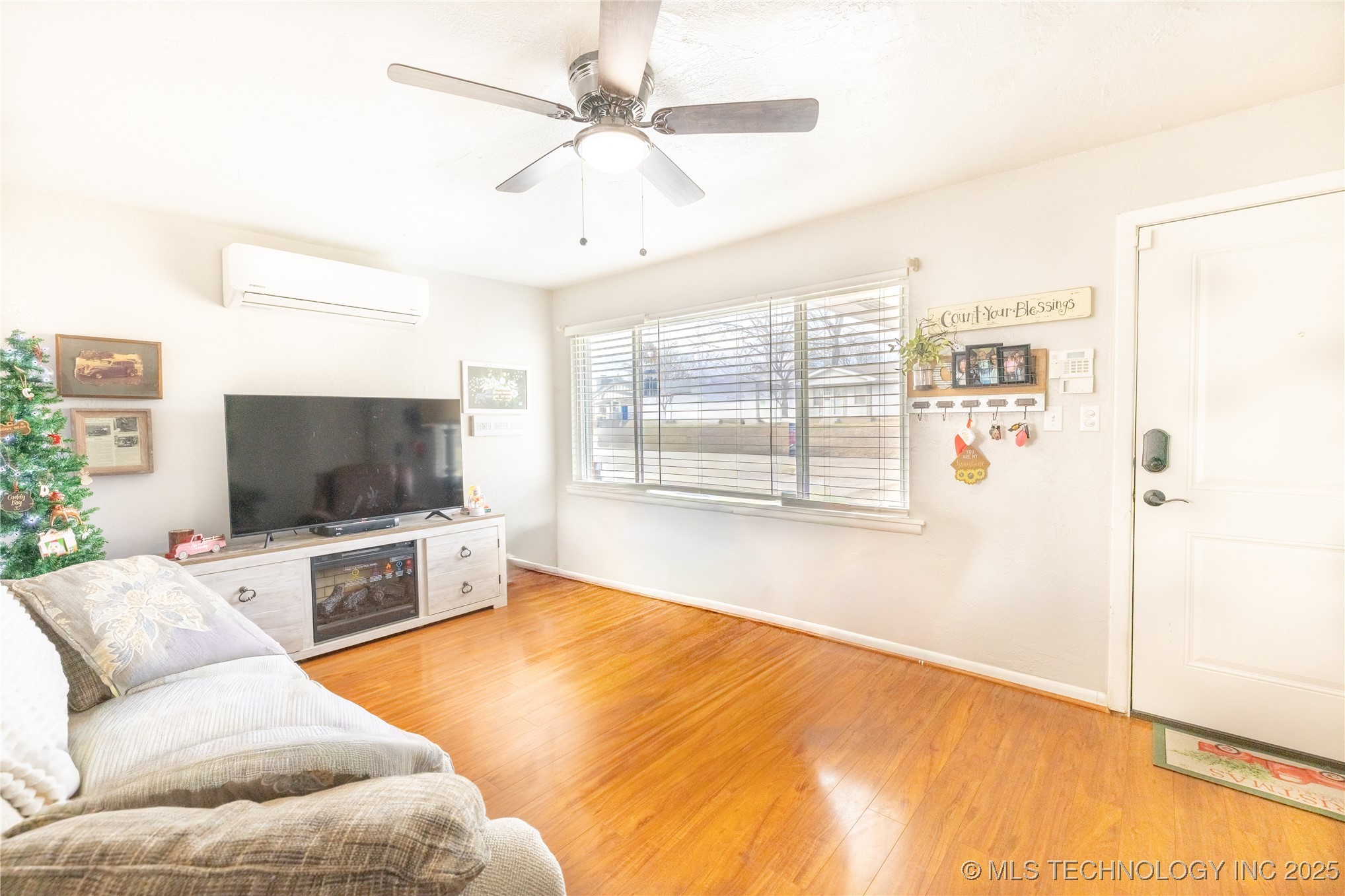 817 Charles Property Photo 5