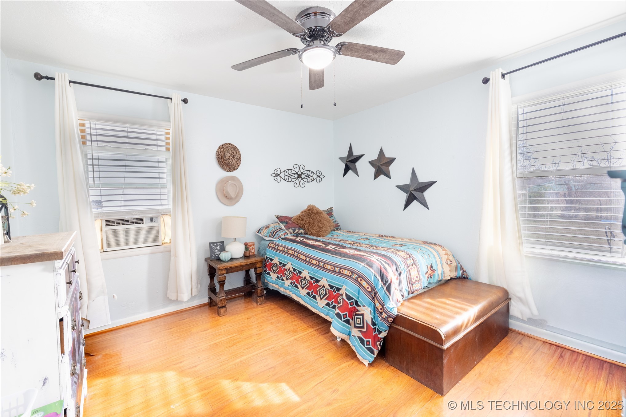 817 Charles Property Photo 9