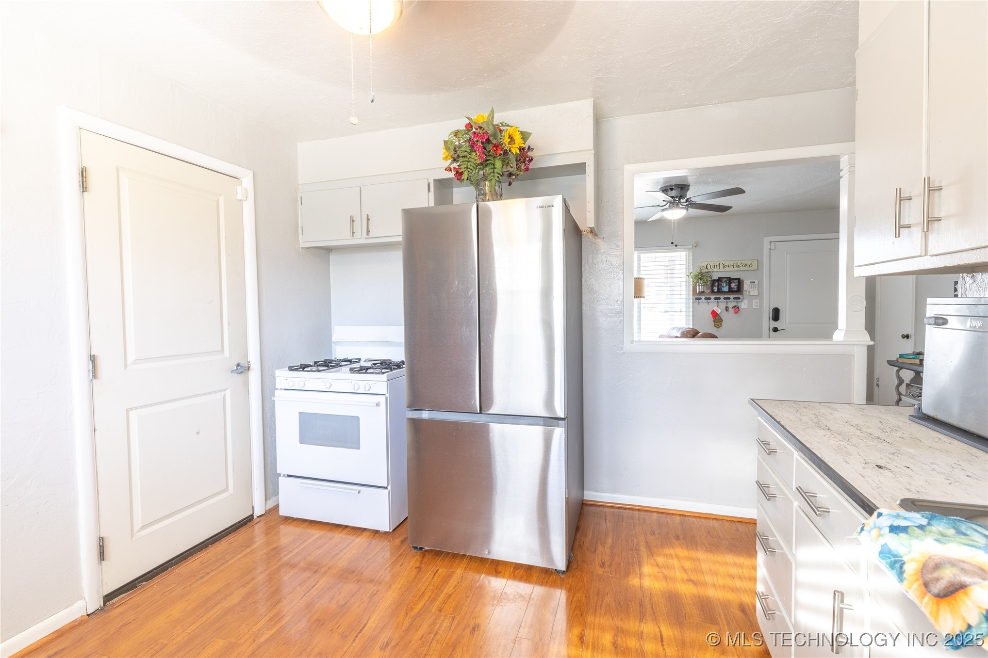 817 Charles Property Photo 10