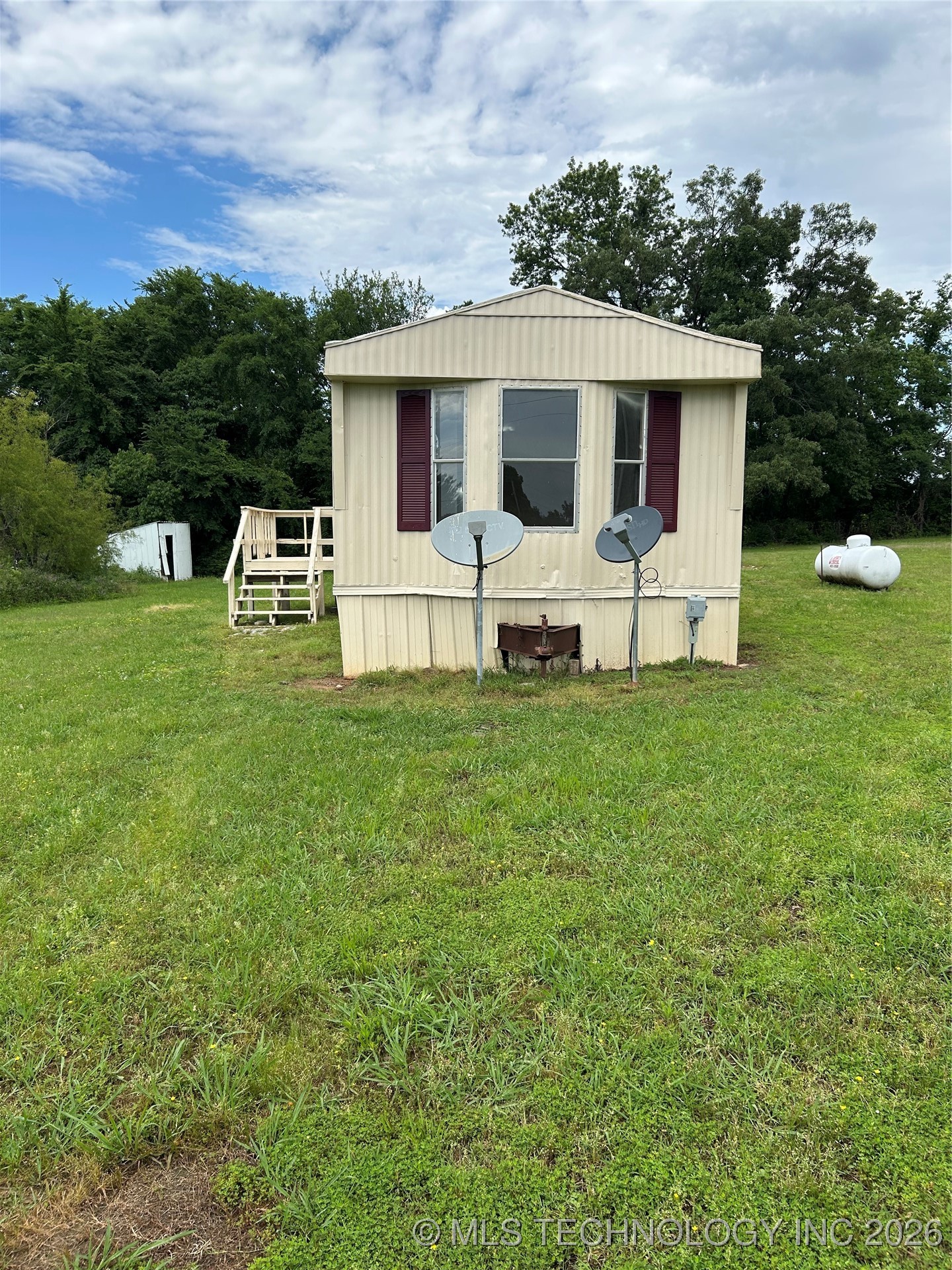 468083 E 1115 Road Property Photo 1