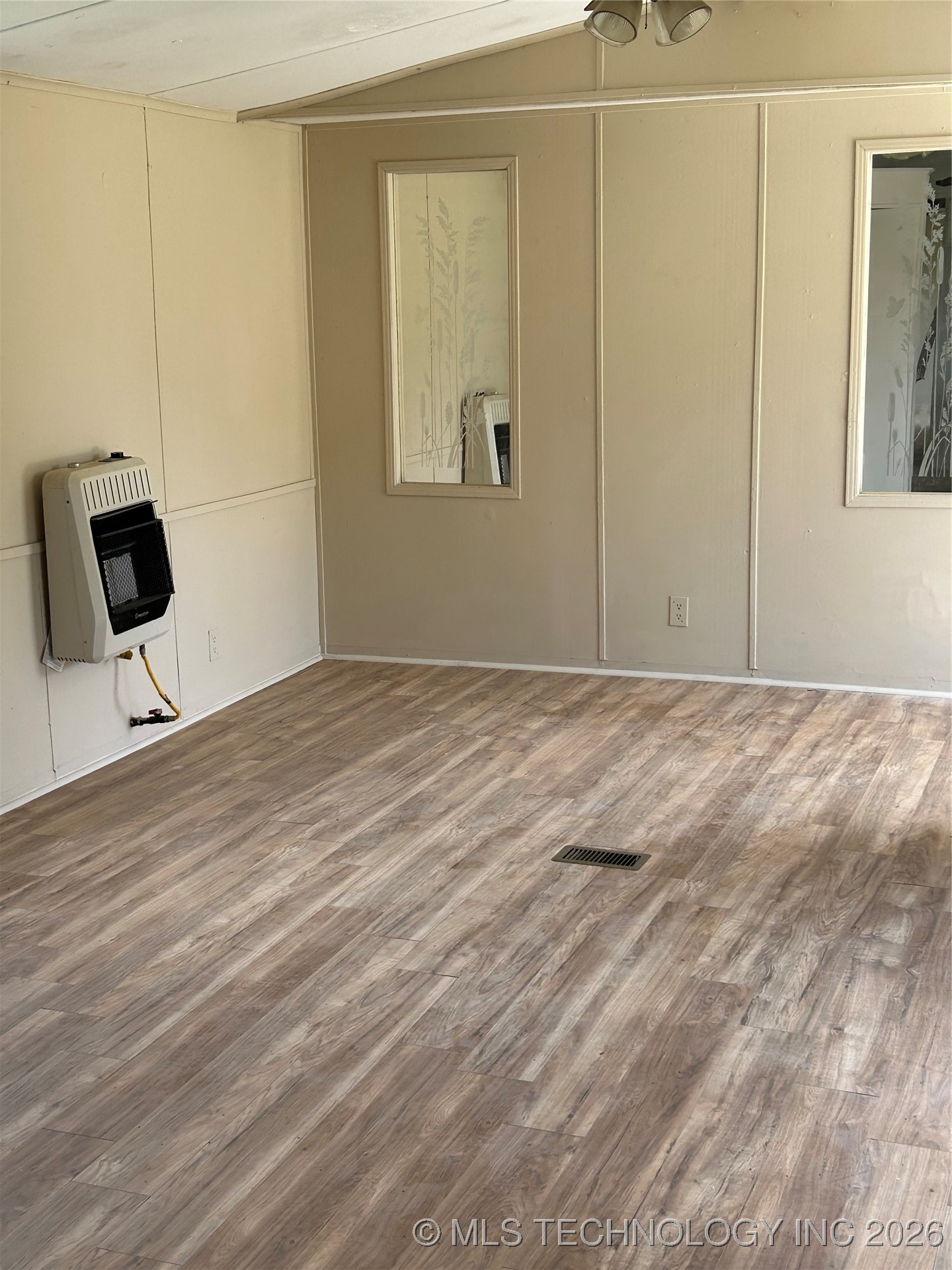 468083 E 1115 Road Property Photo 3