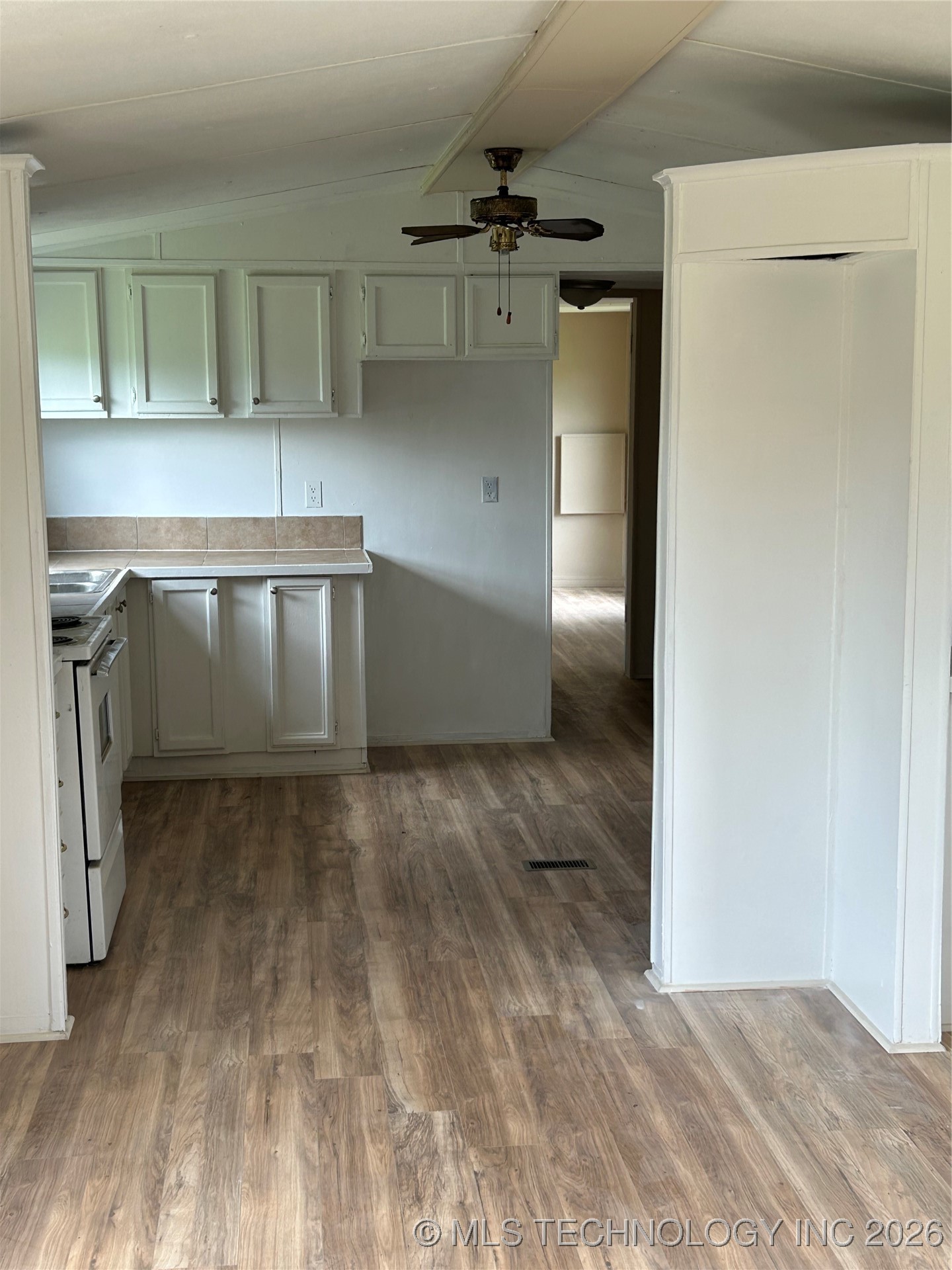 468083 E 1115 Road Property Photo 4