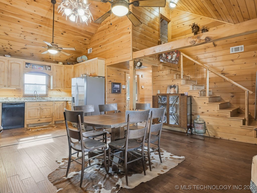 1676 W Folsom Property Photo 7