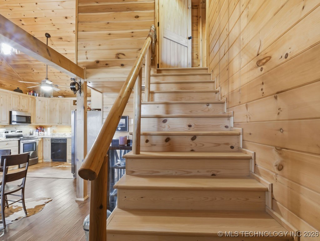 1676 W Folsom Property Photo 8