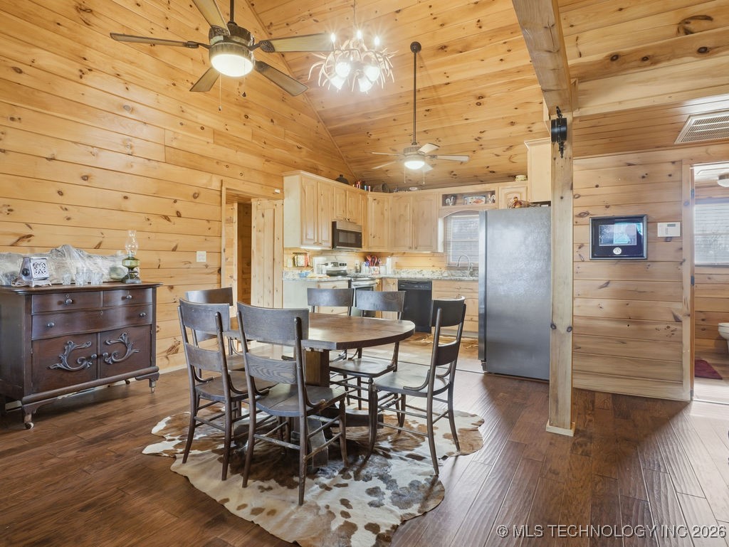 1676 W Folsom Property Photo 9