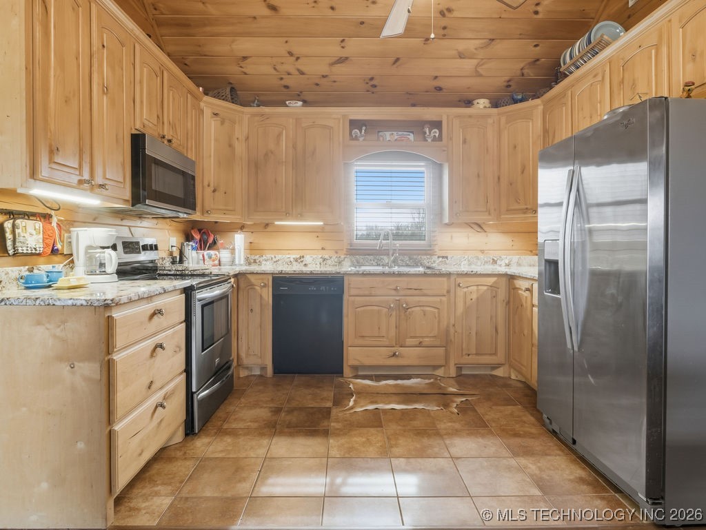 1676 W Folsom Property Photo 12