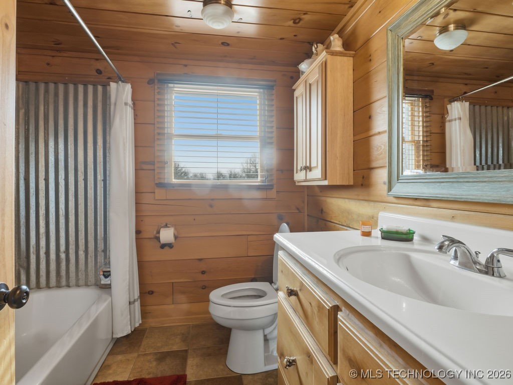 1676 W Folsom Property Photo 15