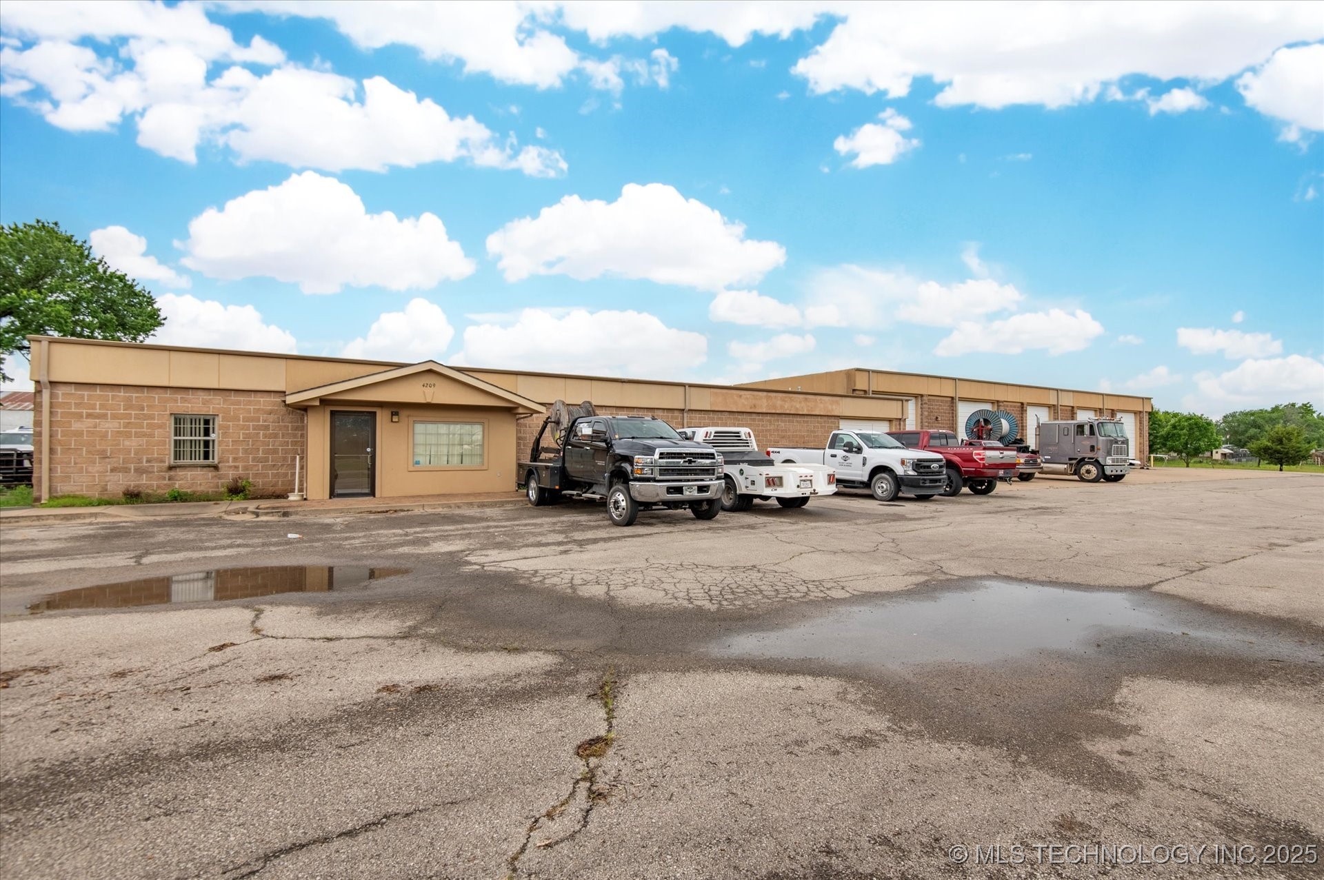 4115 Ne Minnesota Street Property Photo 2