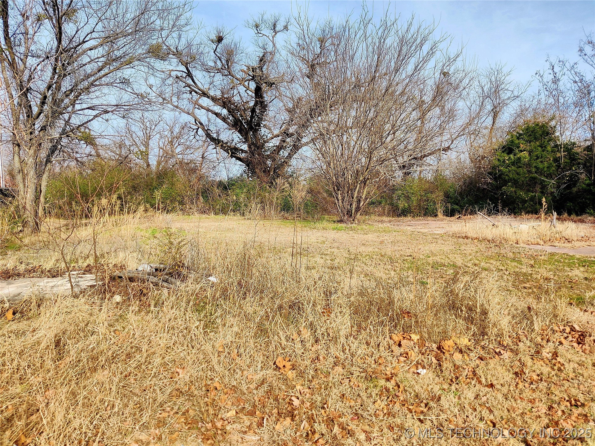 E Dewey Avenue Property Photo 16