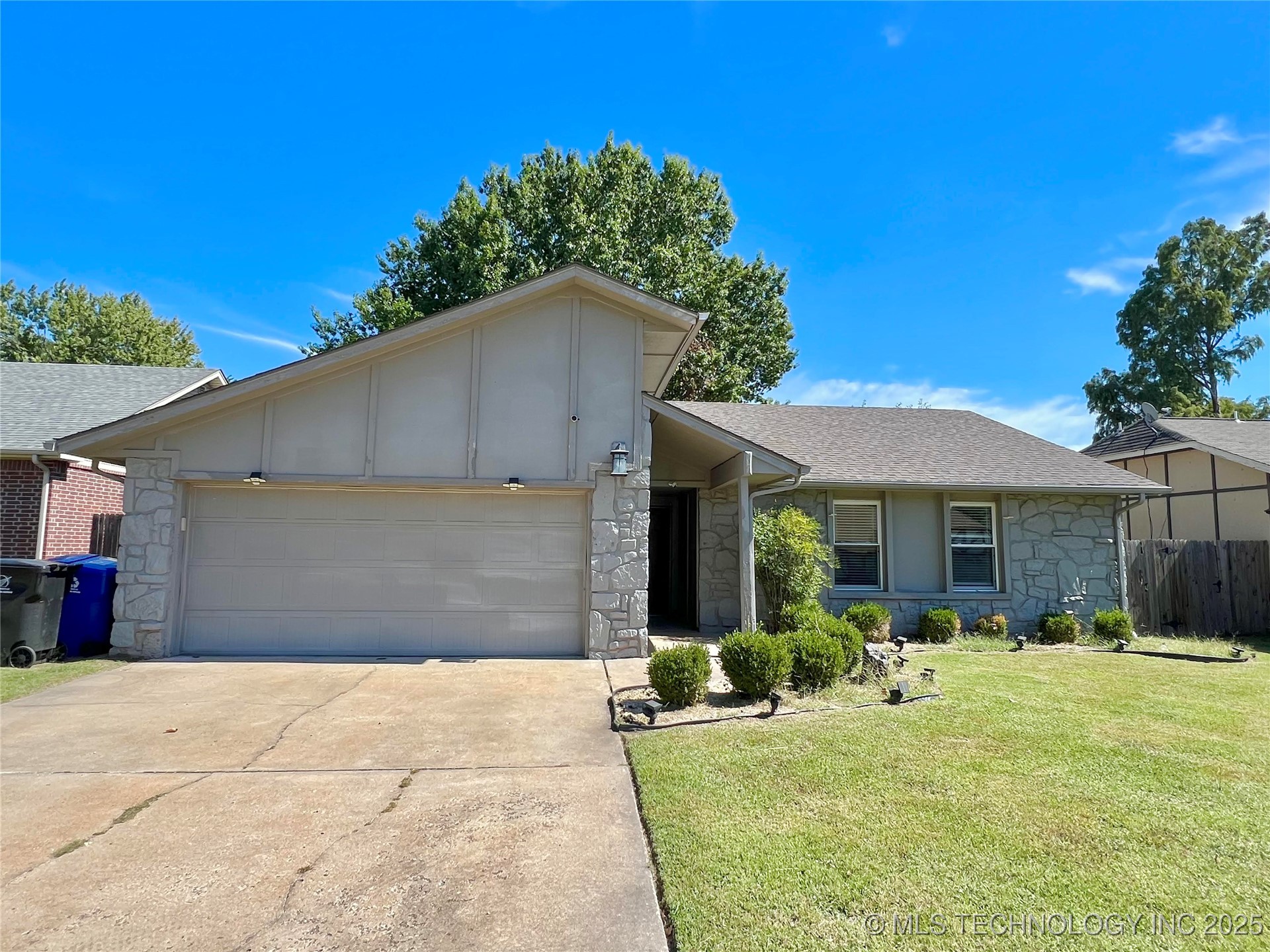 1715 N Butternut Court Property Photo 1