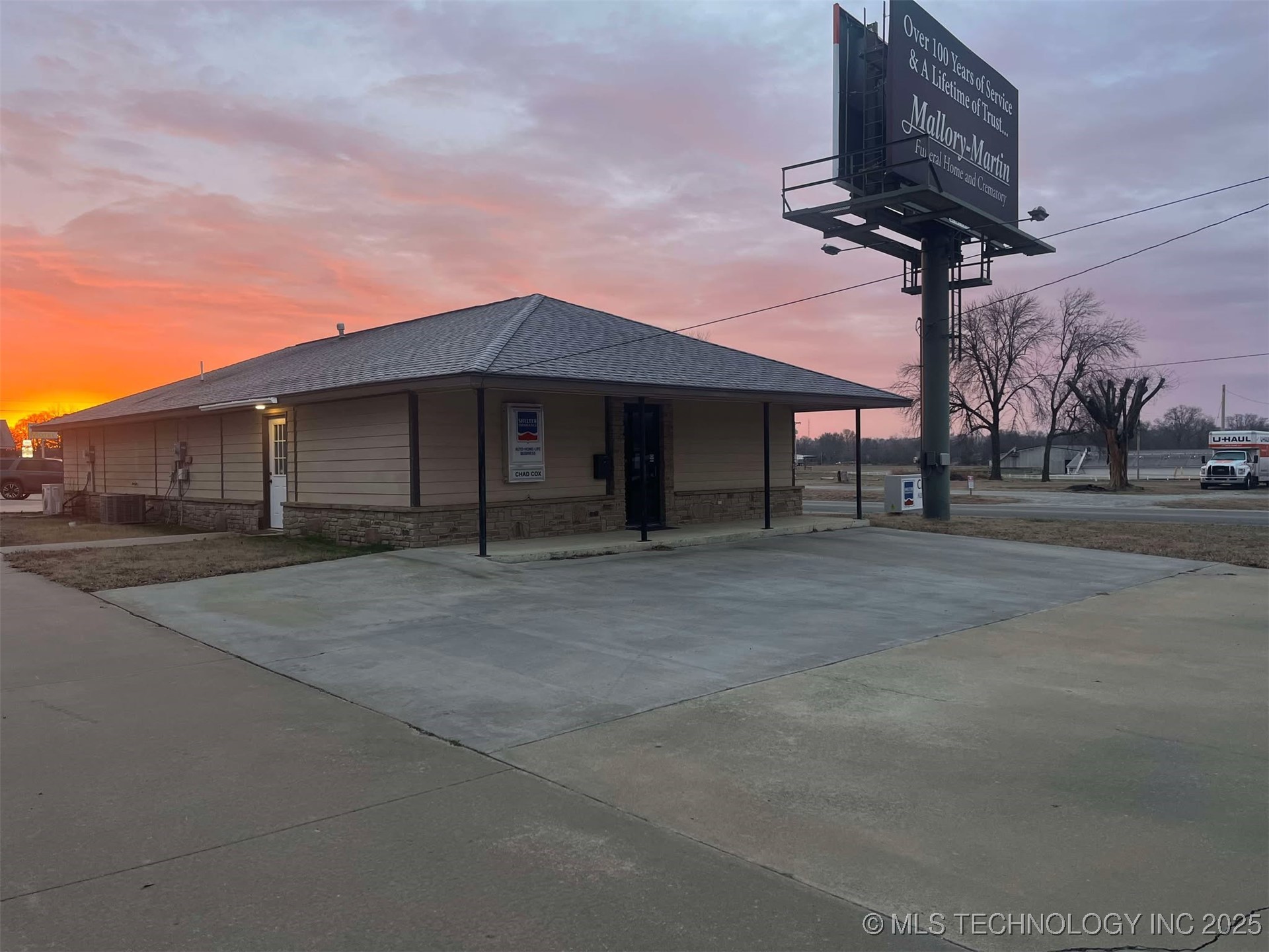 801 W Main Street Property Photo 4