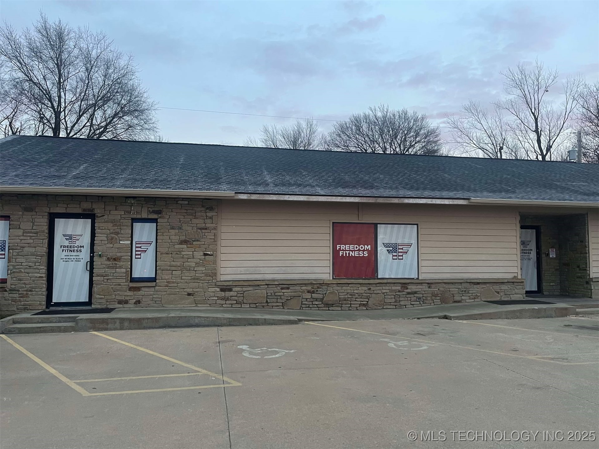 801 W Main Street Property Photo 5