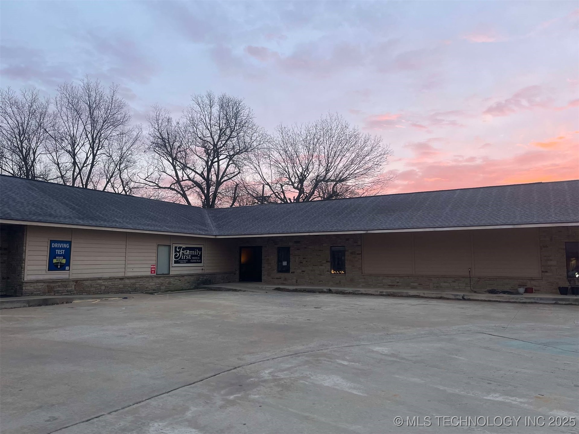 801 W Main Street Property Photo 6