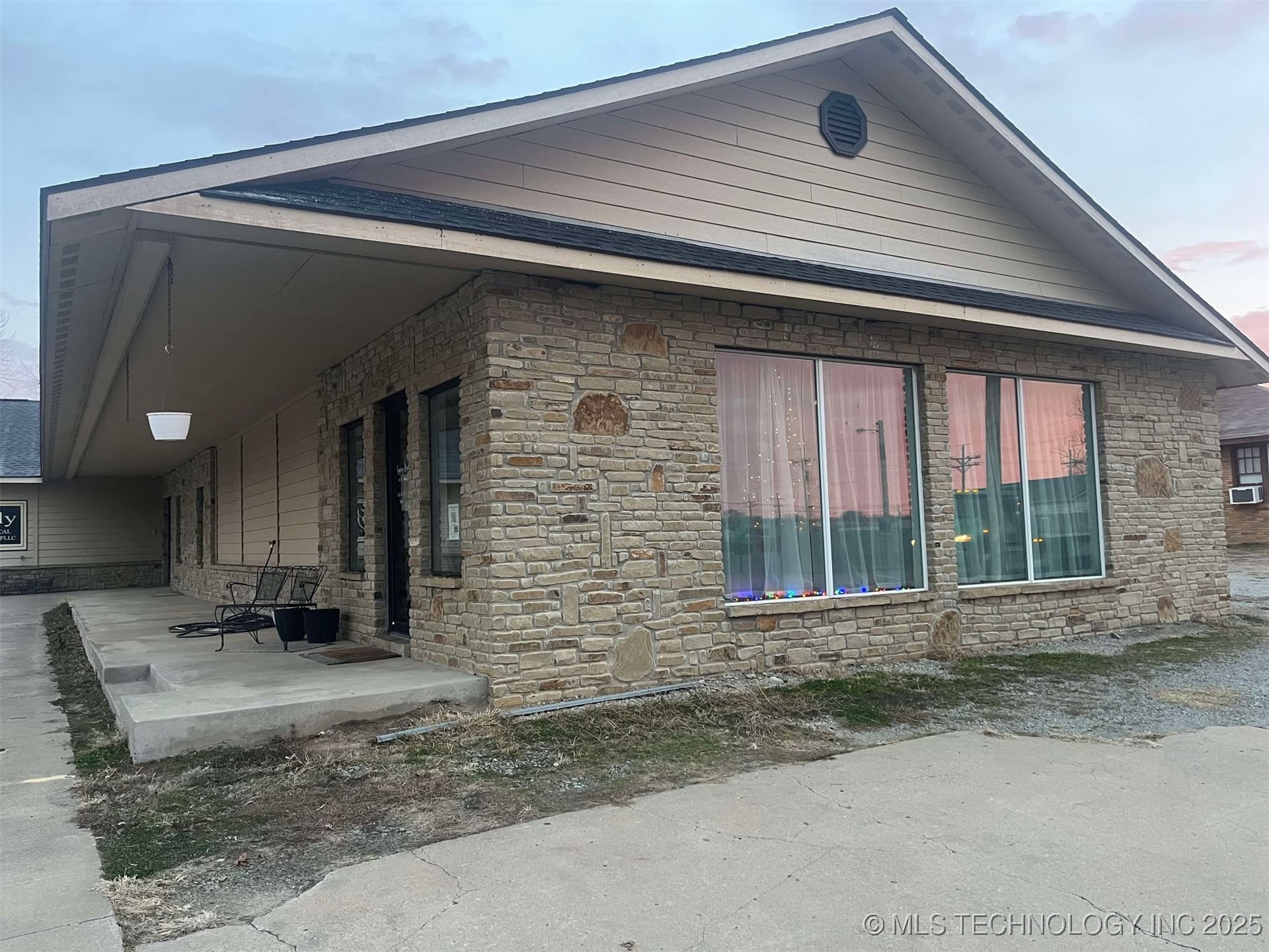 801 W Main Street Property Photo 7