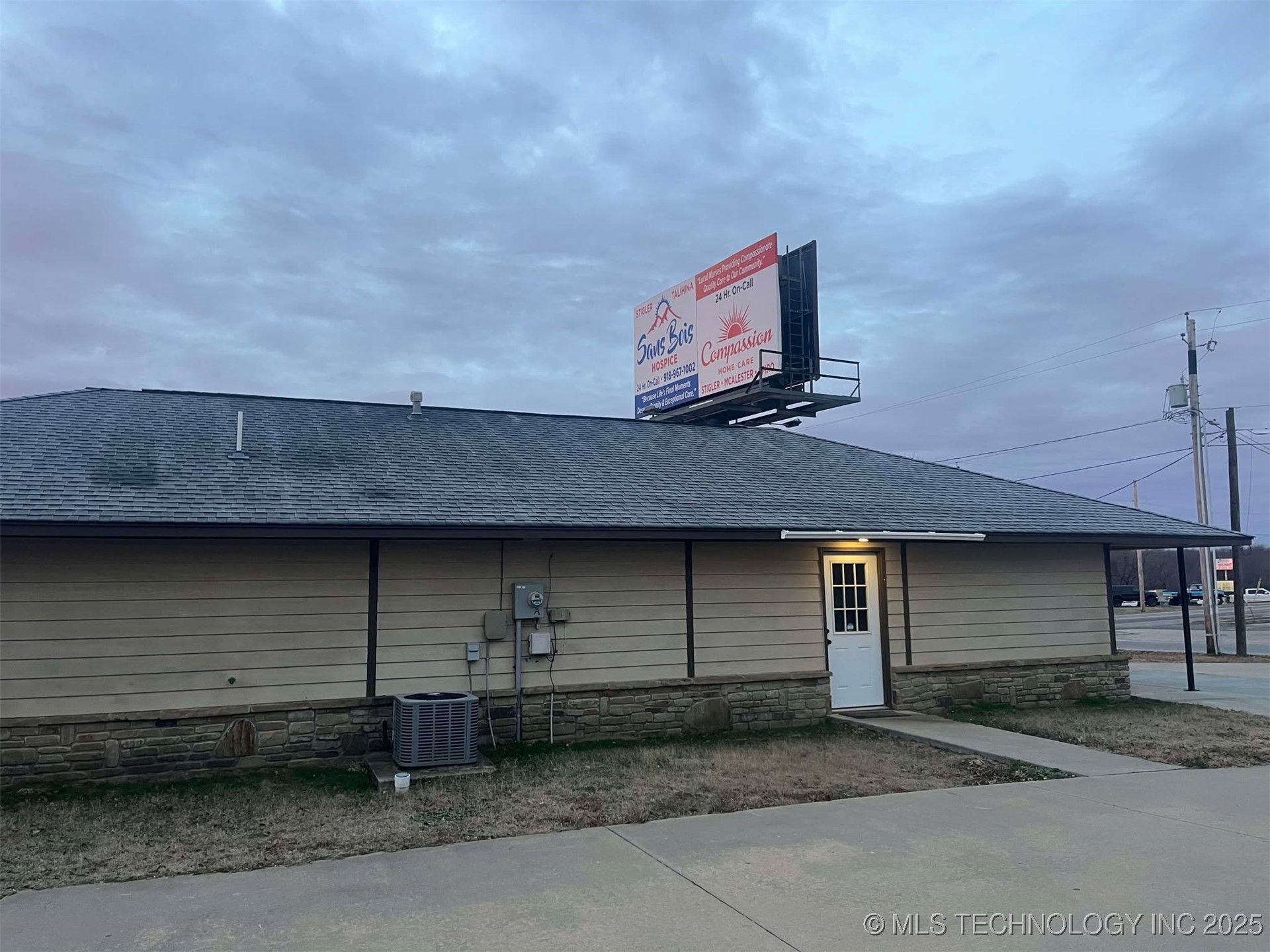 801 W Main Street Property Photo 8