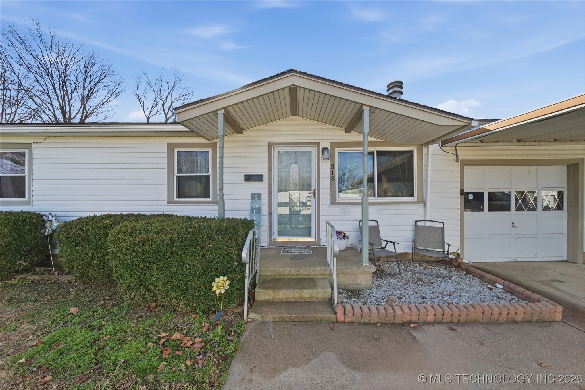 318 E Maple Street Property Photo 1