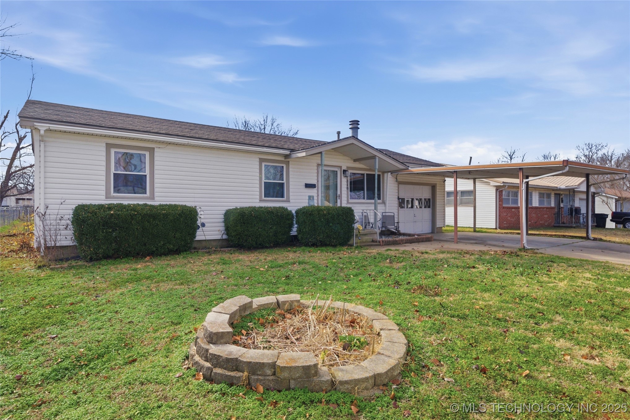 318 E Maple Street Property Photo 3