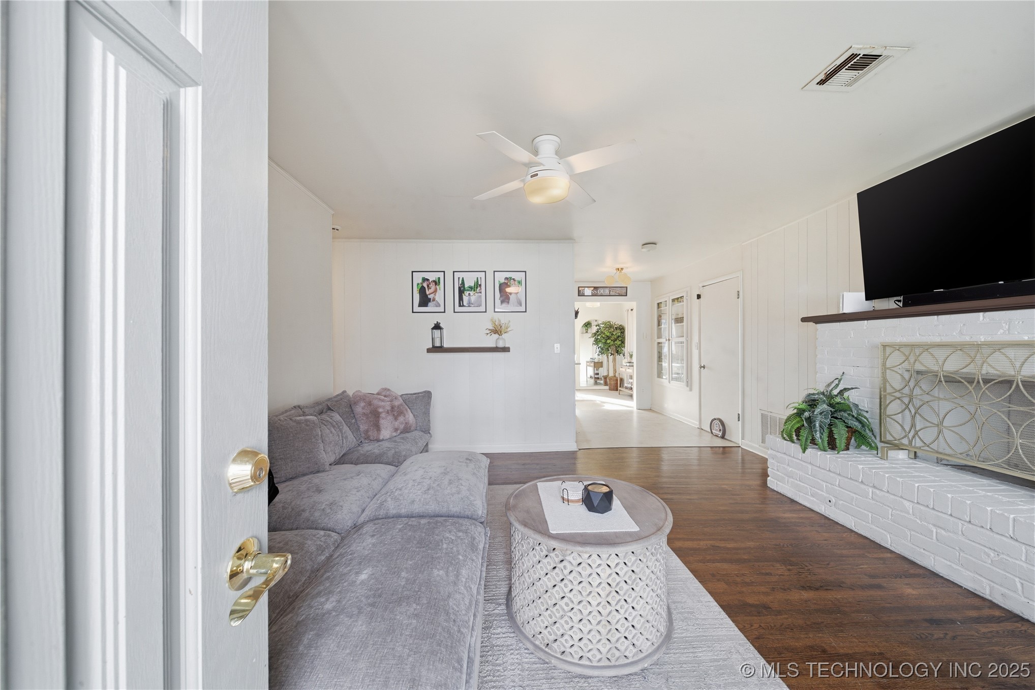 318 E Maple Street Property Photo 4