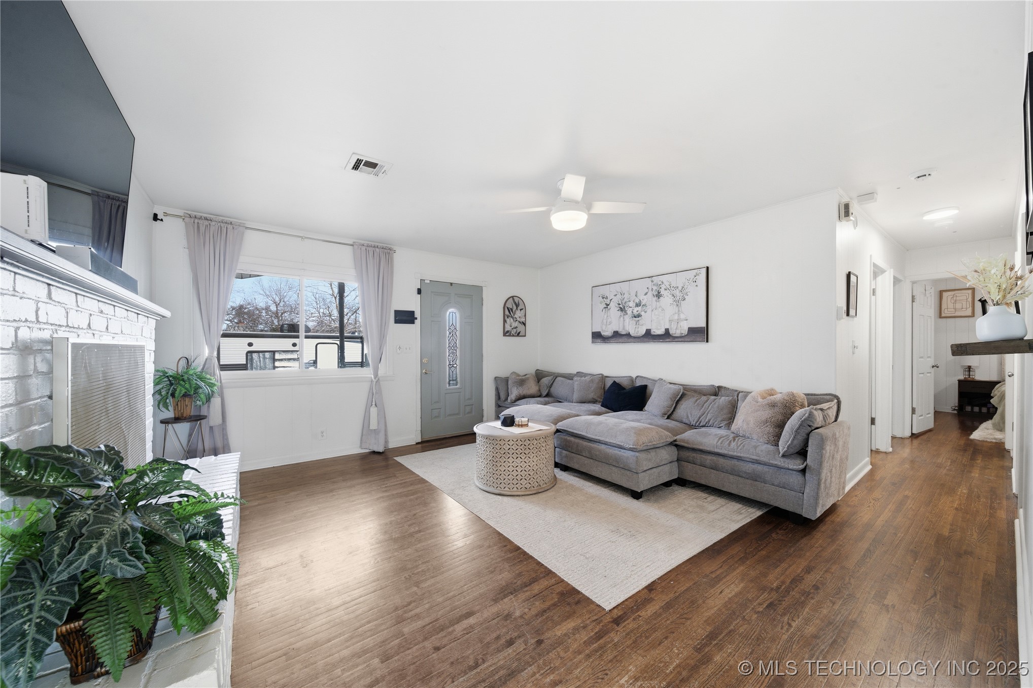 318 E Maple Street Property Photo 7