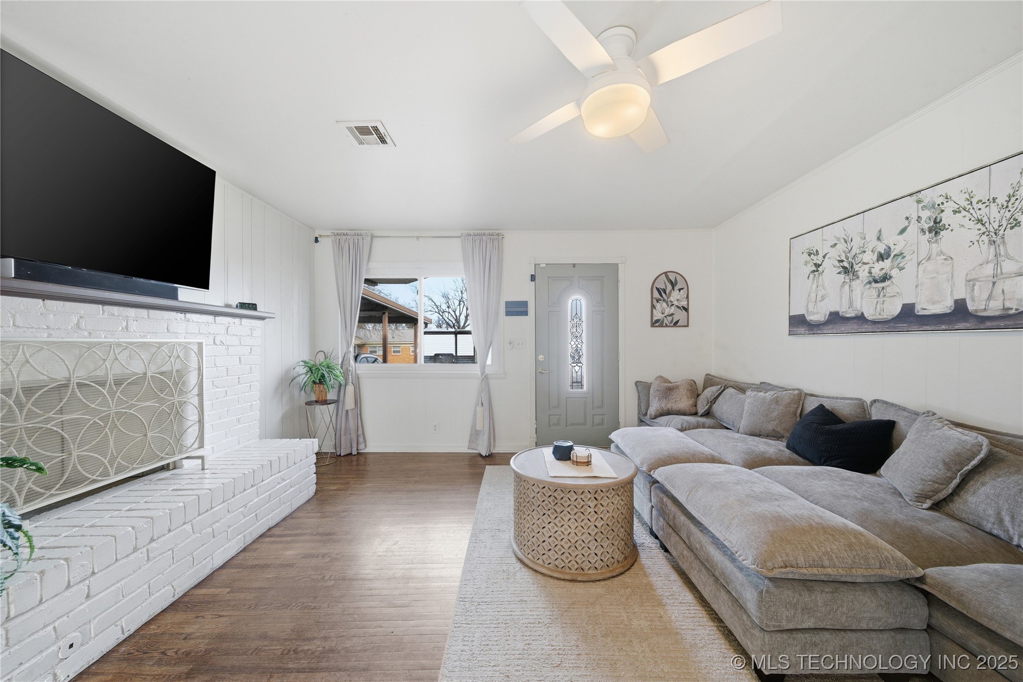 318 E Maple Street Property Photo 8